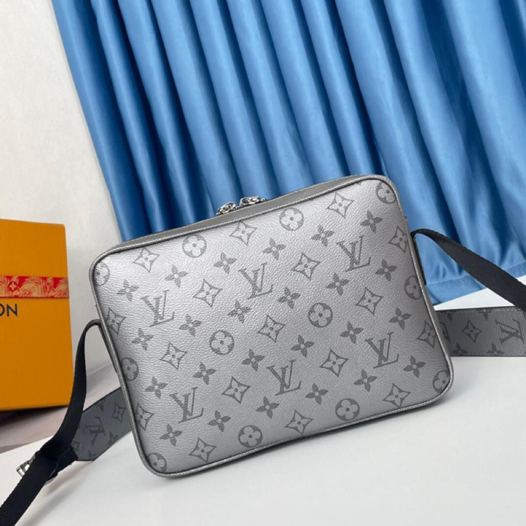 Handbag Louis Vuitton M30830 Outdoor Messenger size 26 x 20 x 10.5 cm - vstockx