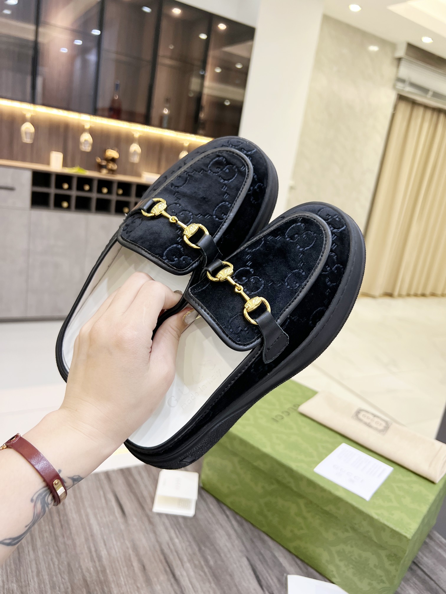 Gucci Women's WOMEN 6 - vstockx