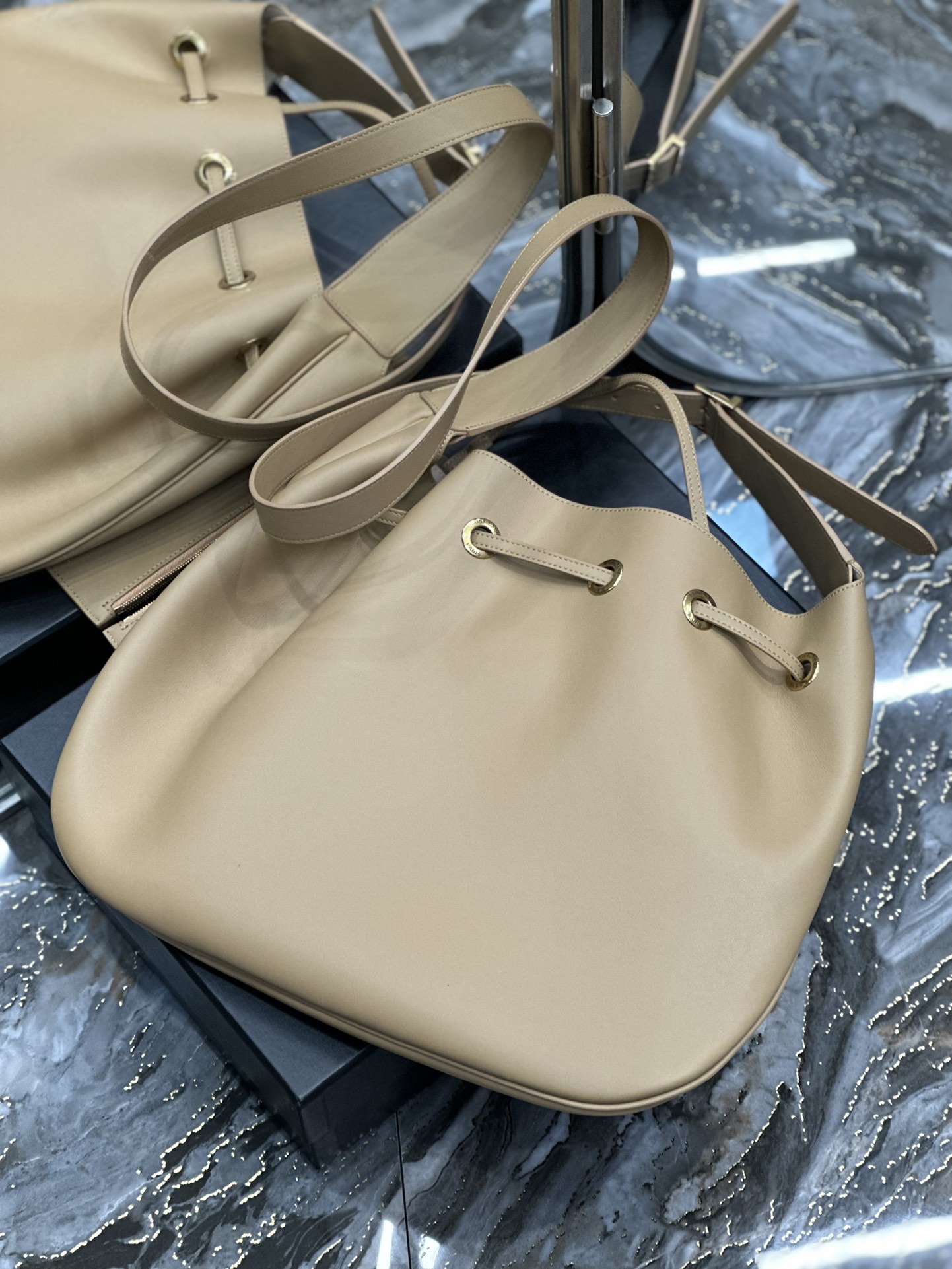 Handbags SAINT LAURENT 697941 size 44  33  2.5 cm - vstockx