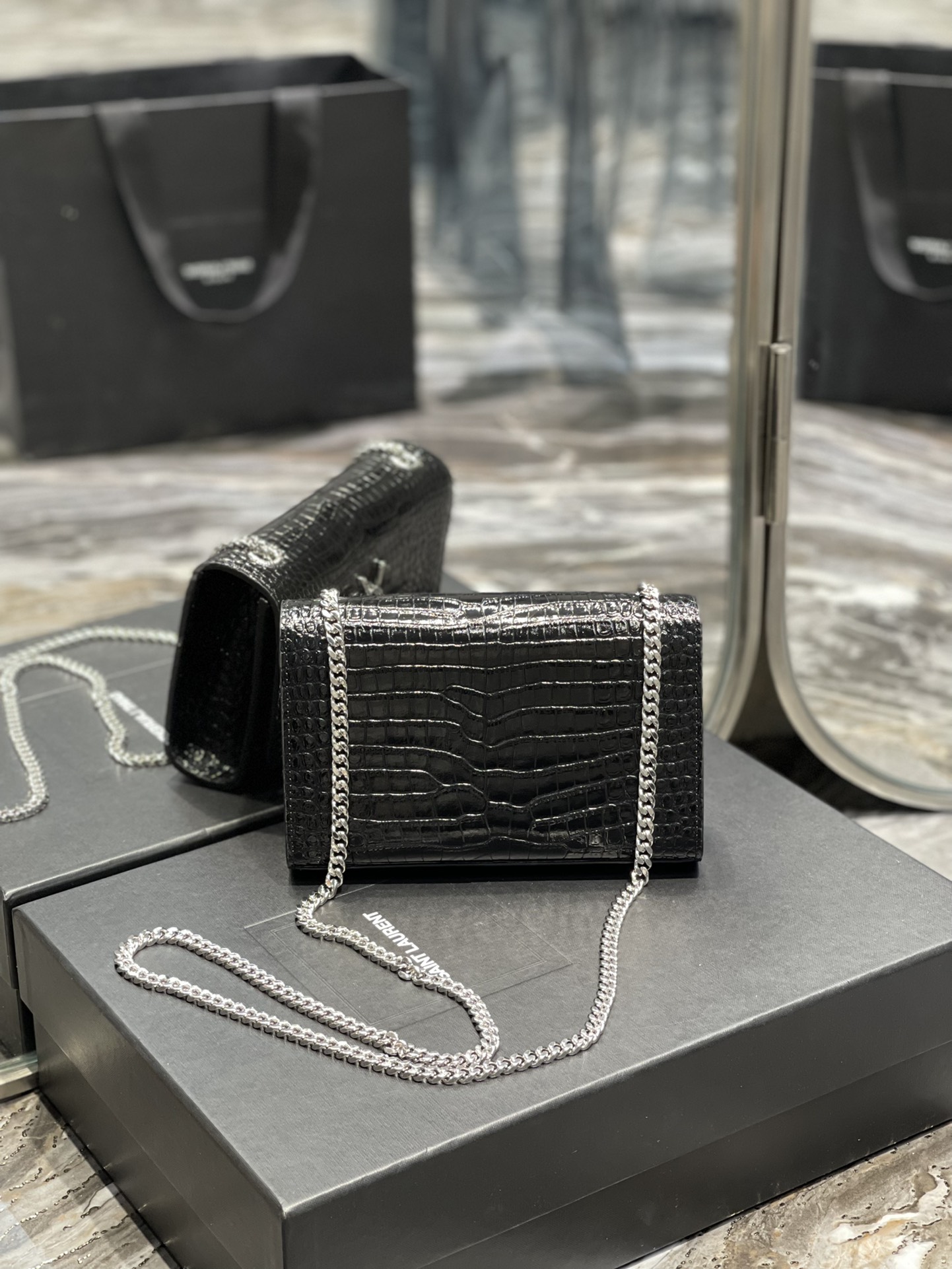 Handbags SAINT LAURENT 469390 size 20x13.5x5.5 cm - vstockx