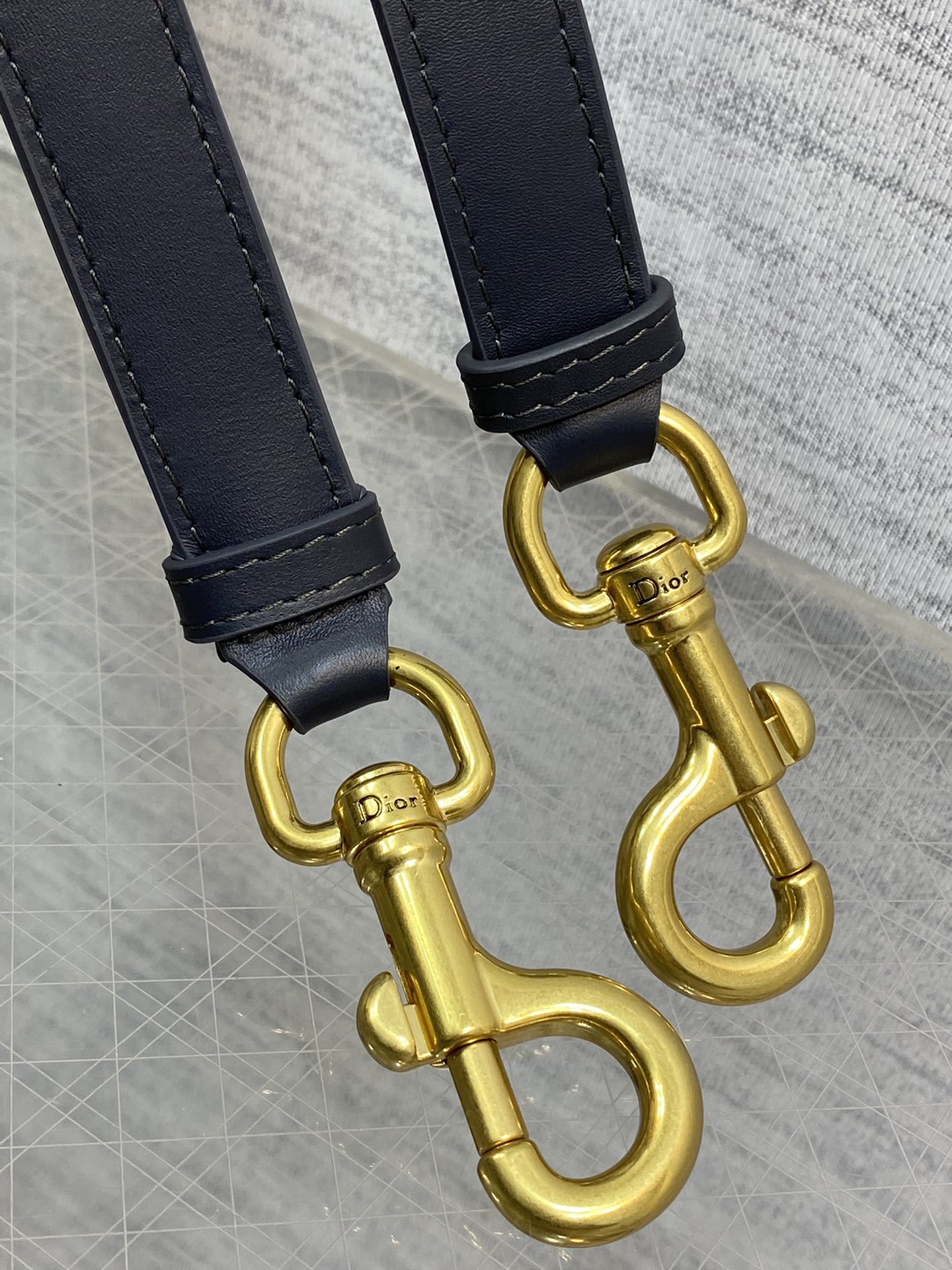 Handbag Dior 3351 size 24  6  18 cm - vstockx