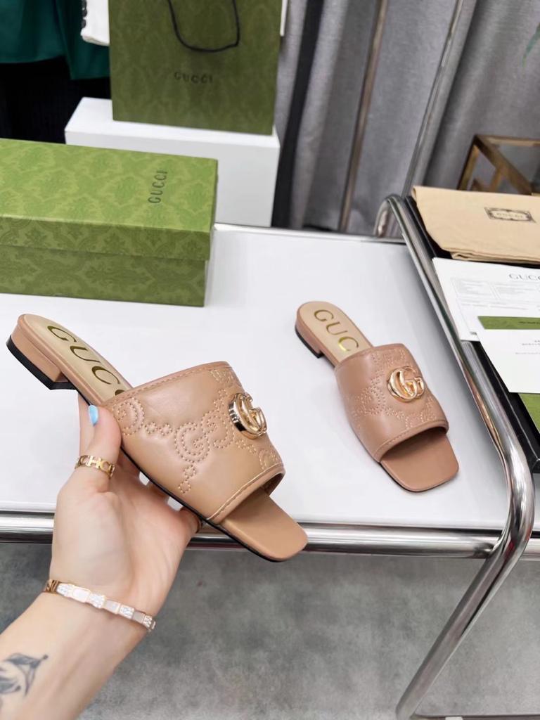 Gucci leather print slides Brown - vstockx