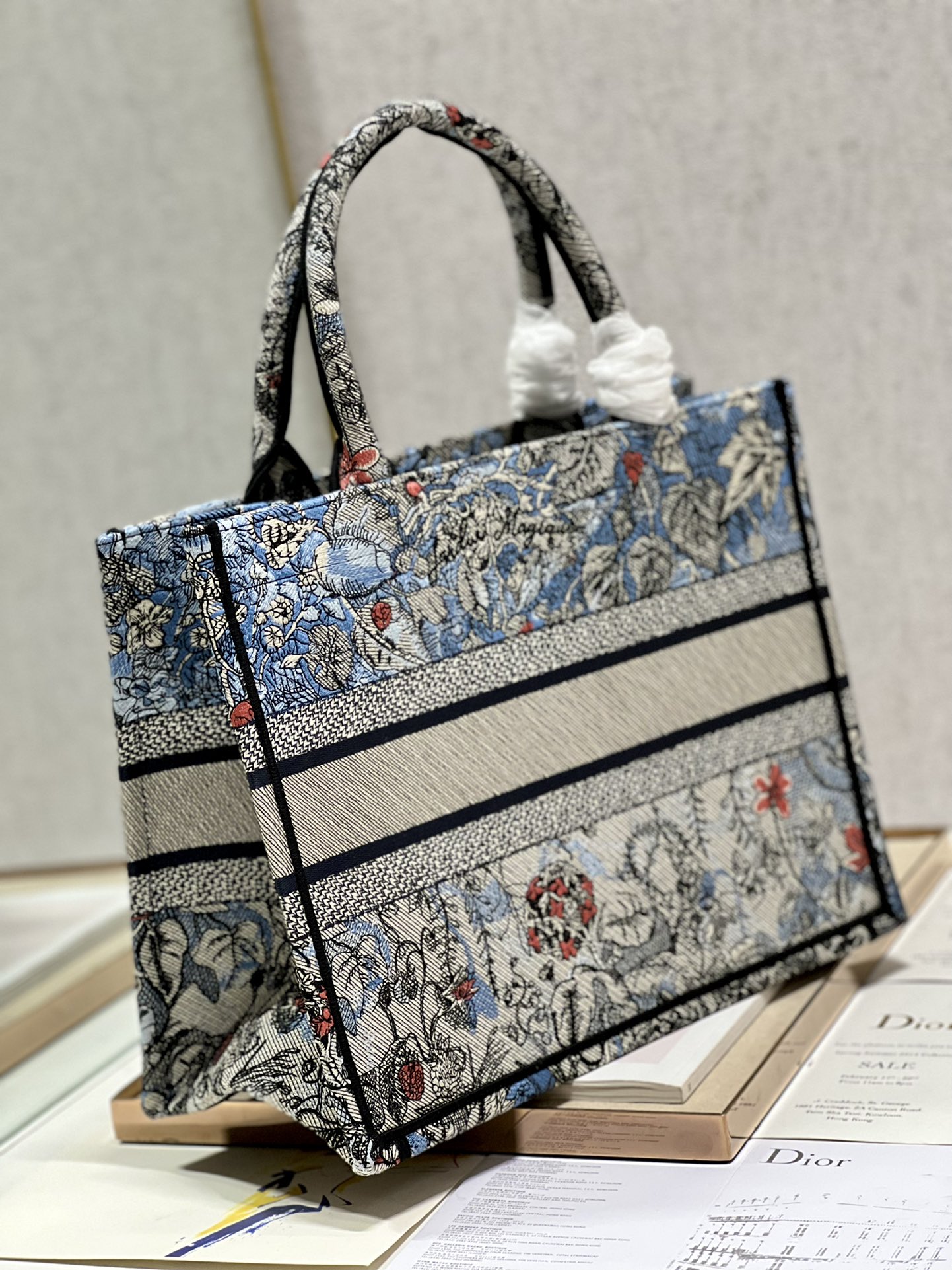 Handbag Dior 1286 size 36  28 cm - vstockx