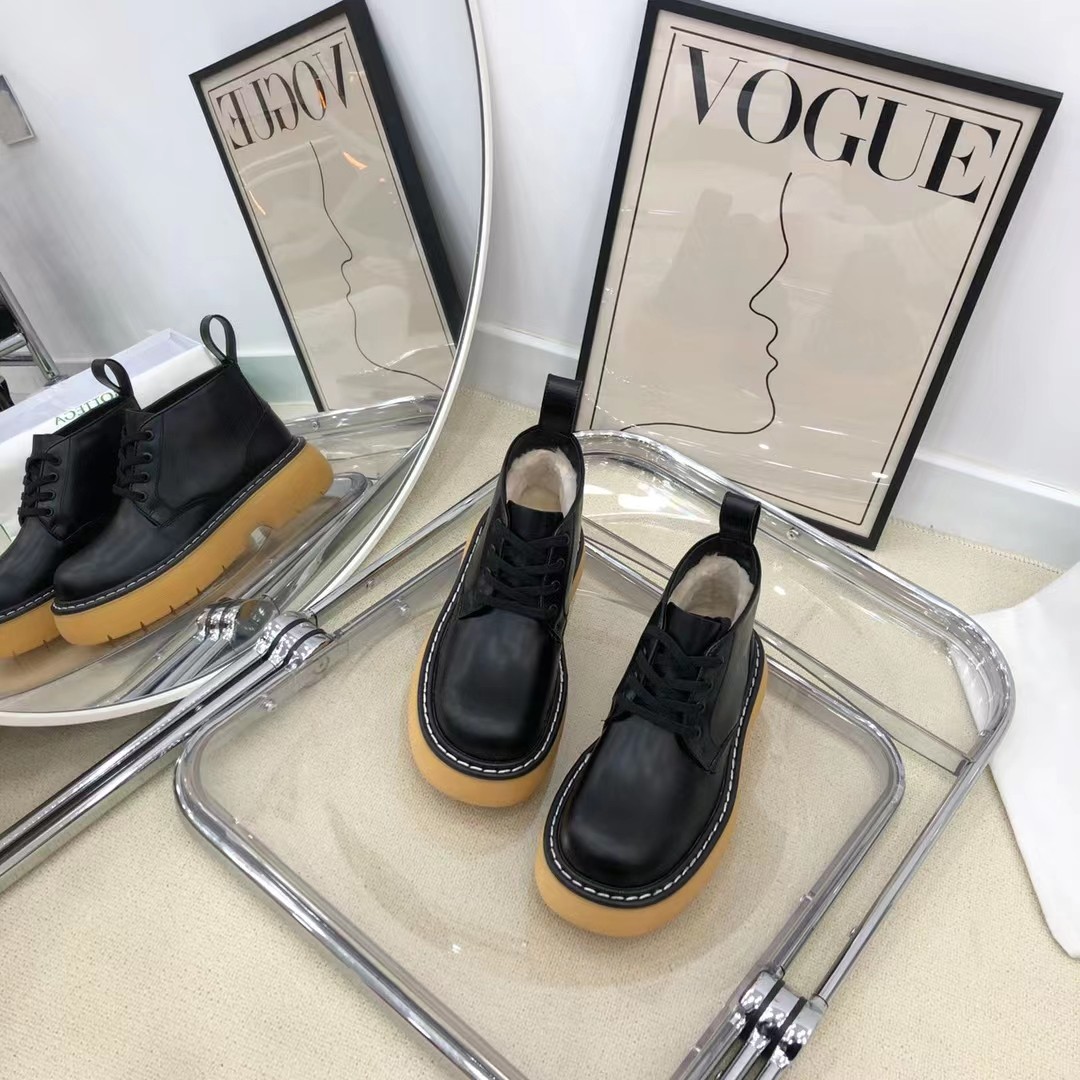 Bottega Veneta Boots 17 - vstockx