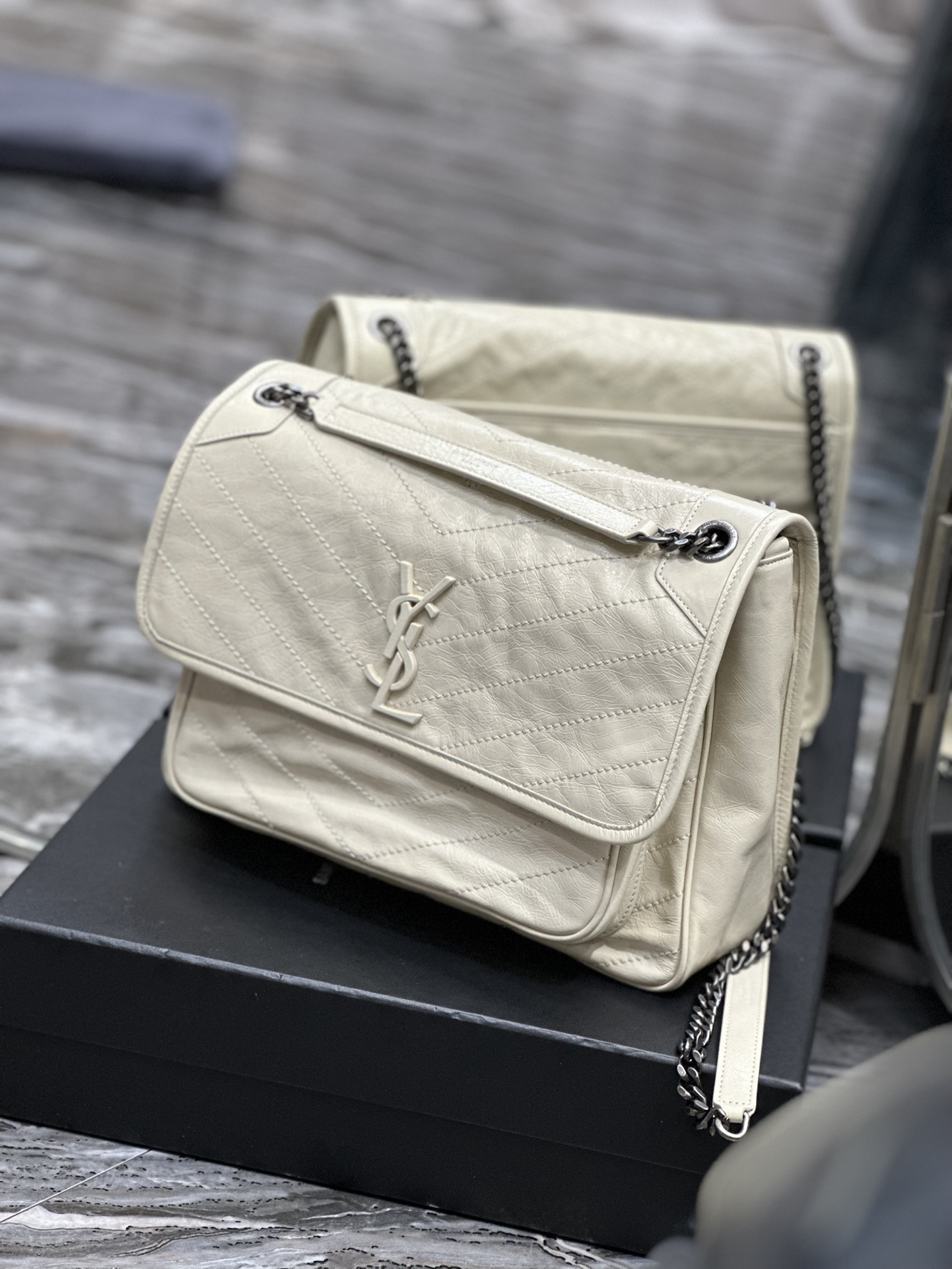 Handbags SAINT LAURENT 498830 size 32x23x9 CM - vstockx