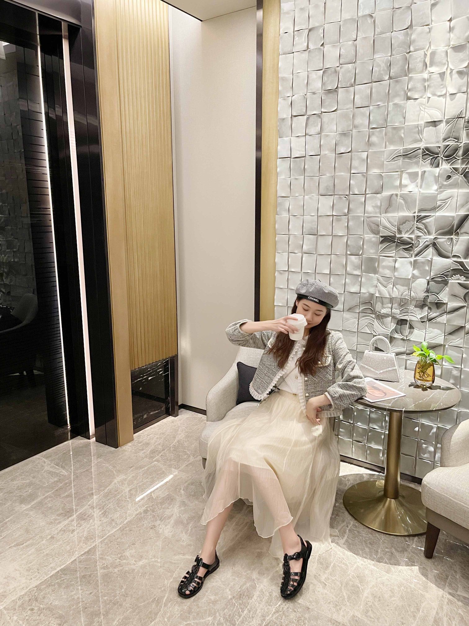 Gucci Women's sandal with Double G Women 11 - vstockx