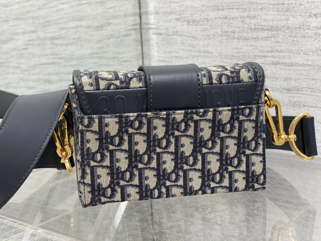 Handbags !  9208 size  17.5*115*5 cm - vstockx