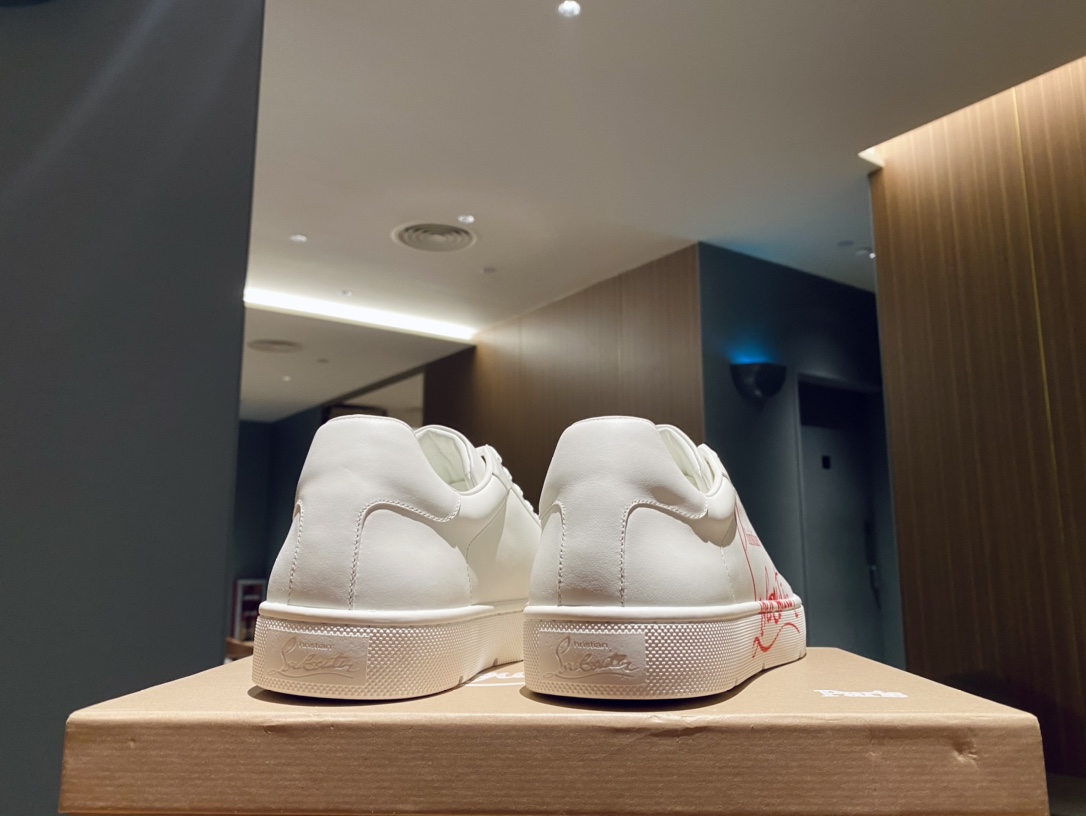 Christian Louboutin Low Top Sneakers 1 - vstockx