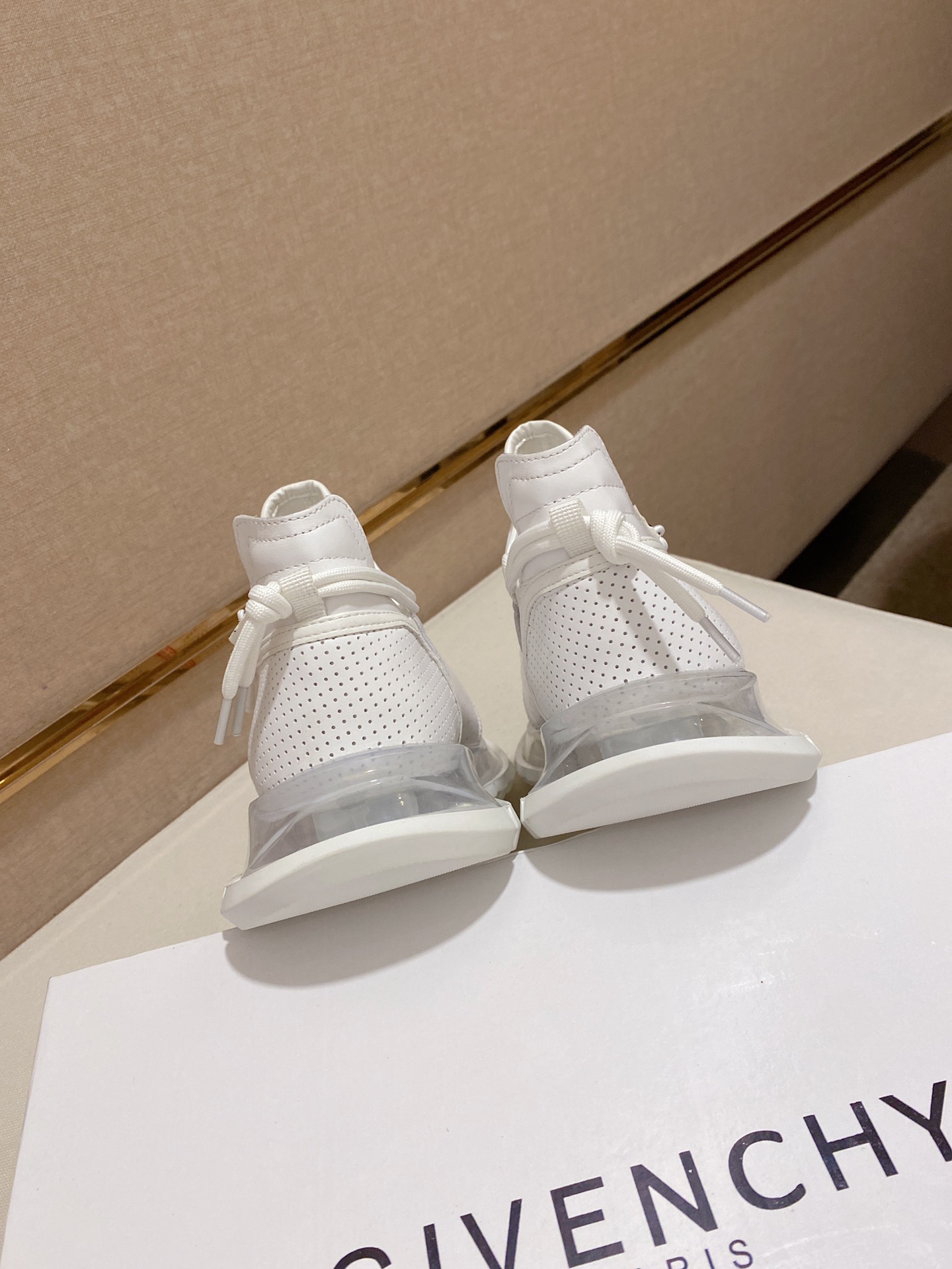 Givenchy Spectre Zip Sneakers 2 - vstockx