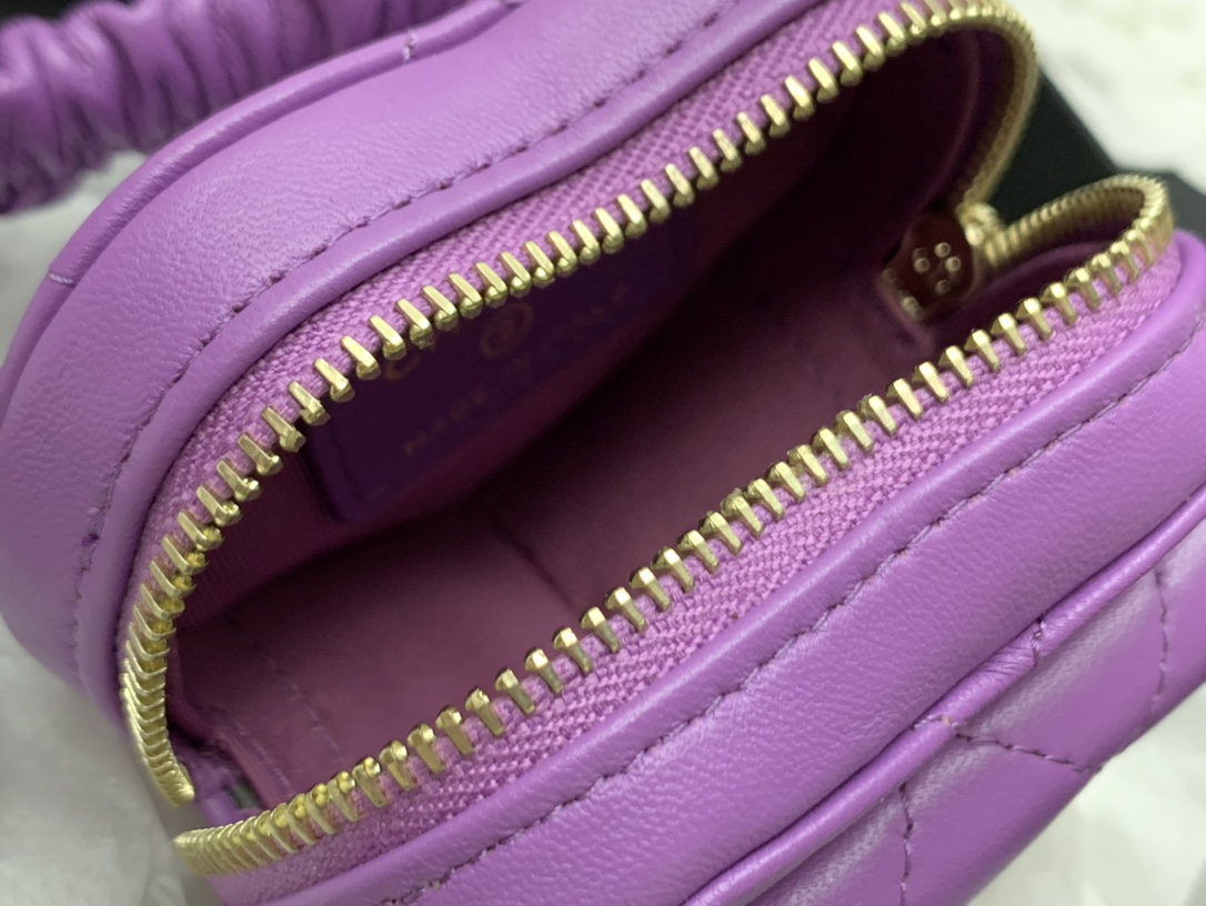 Handbag Chanel size 8*8.5*5.5* cm - vstockx