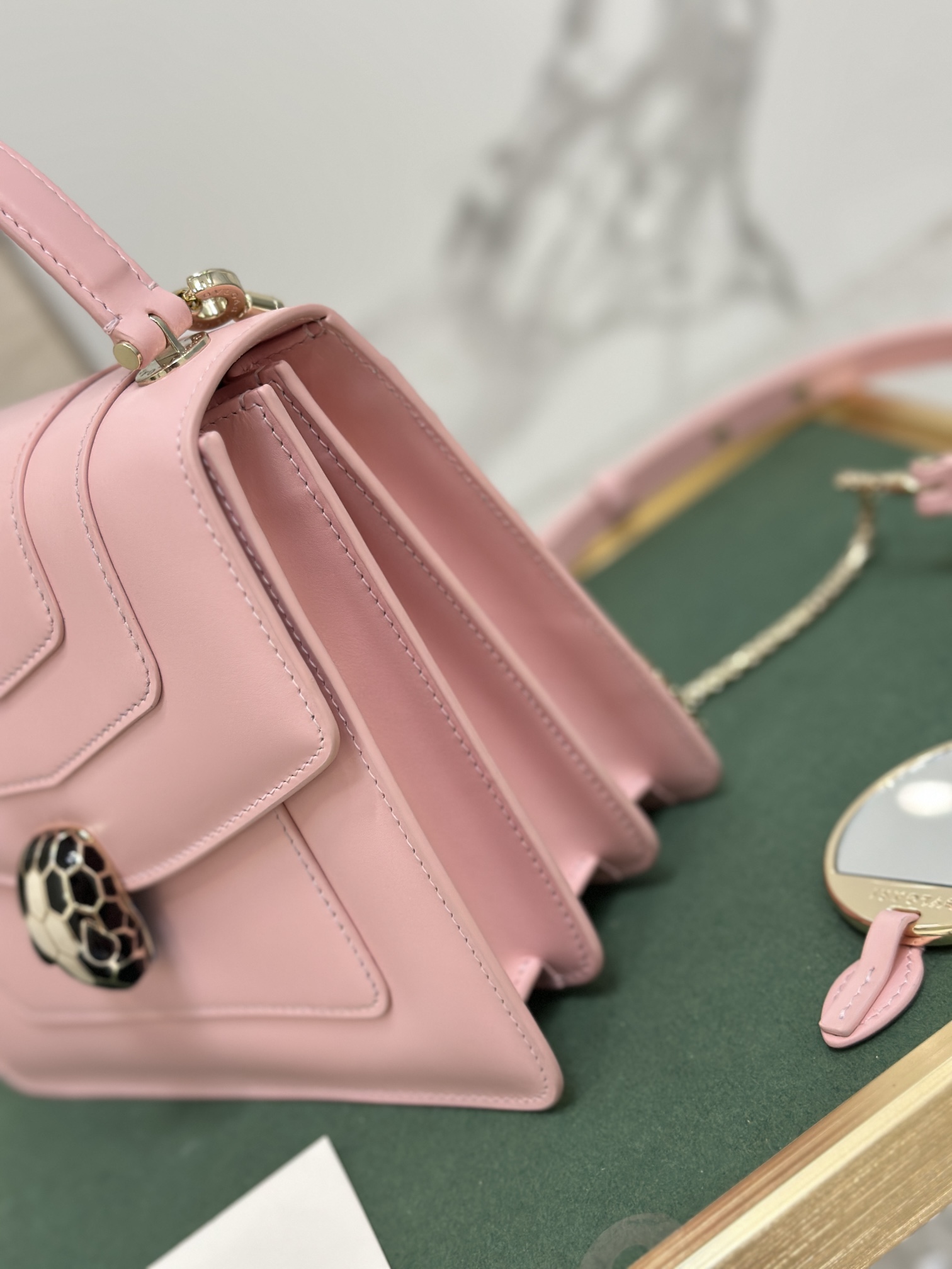 Handbags Bvlgari 38329 size:20*16*9 cm - vstockx