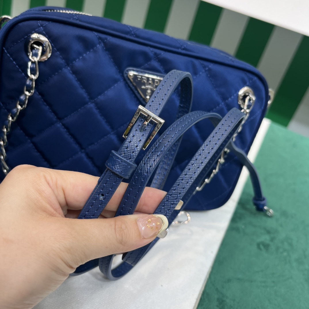 Handbags Prada 1BH910 size:21.5*15*6 cm - vstockx