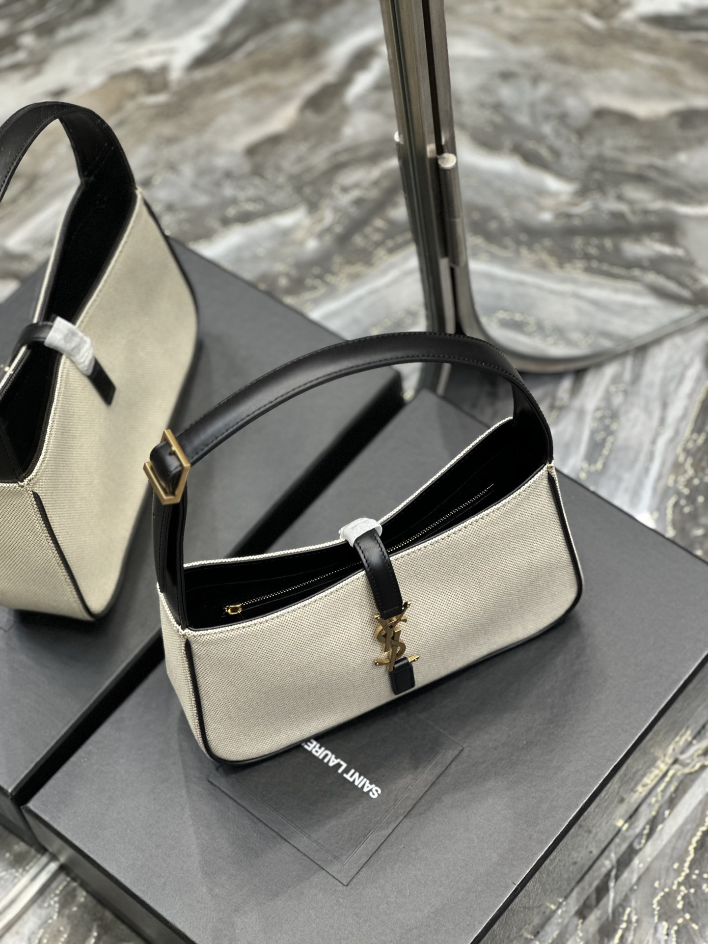 Handbags SAINT LAURENT 657228 size 25X14X6 cm - vstockx