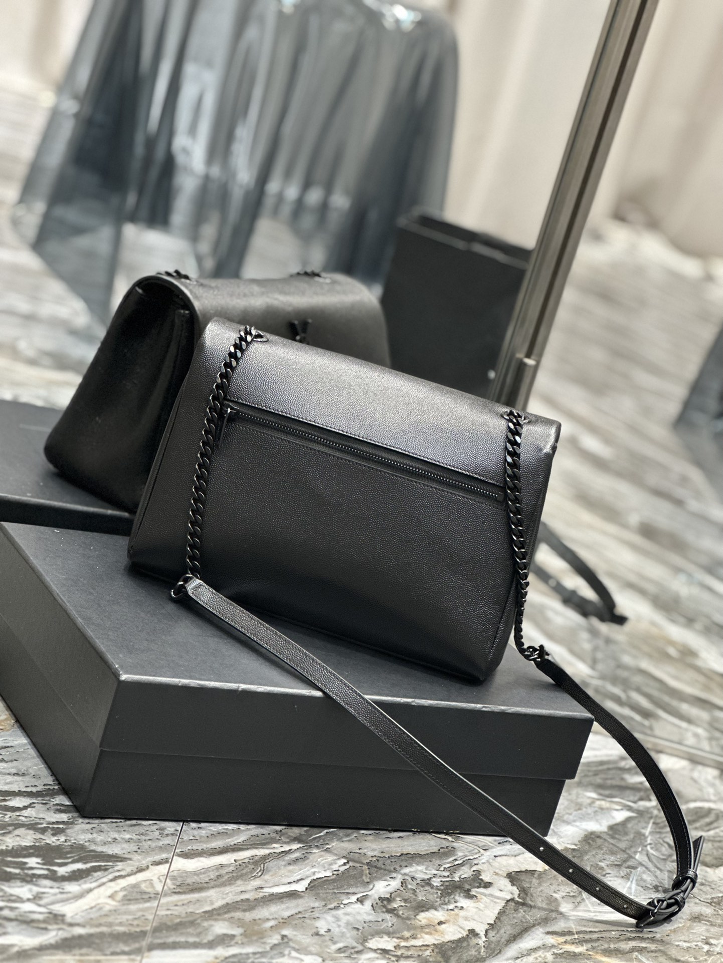 Handbags SAINT LAURENT 738819 size 28  18  11 cm - vstockx