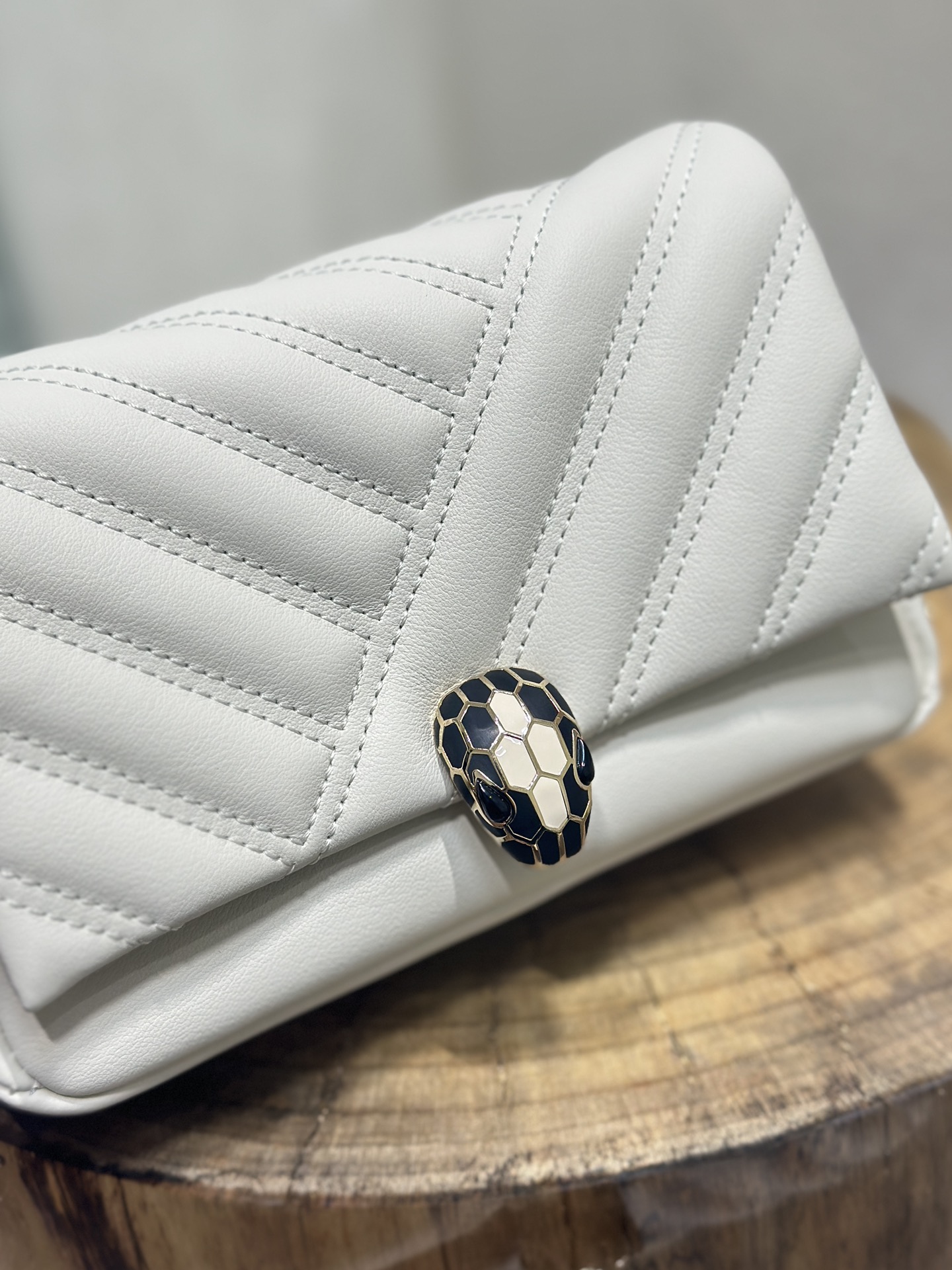 Handbags Bvlgari 288706 size:17*11*5 cm - vstockx