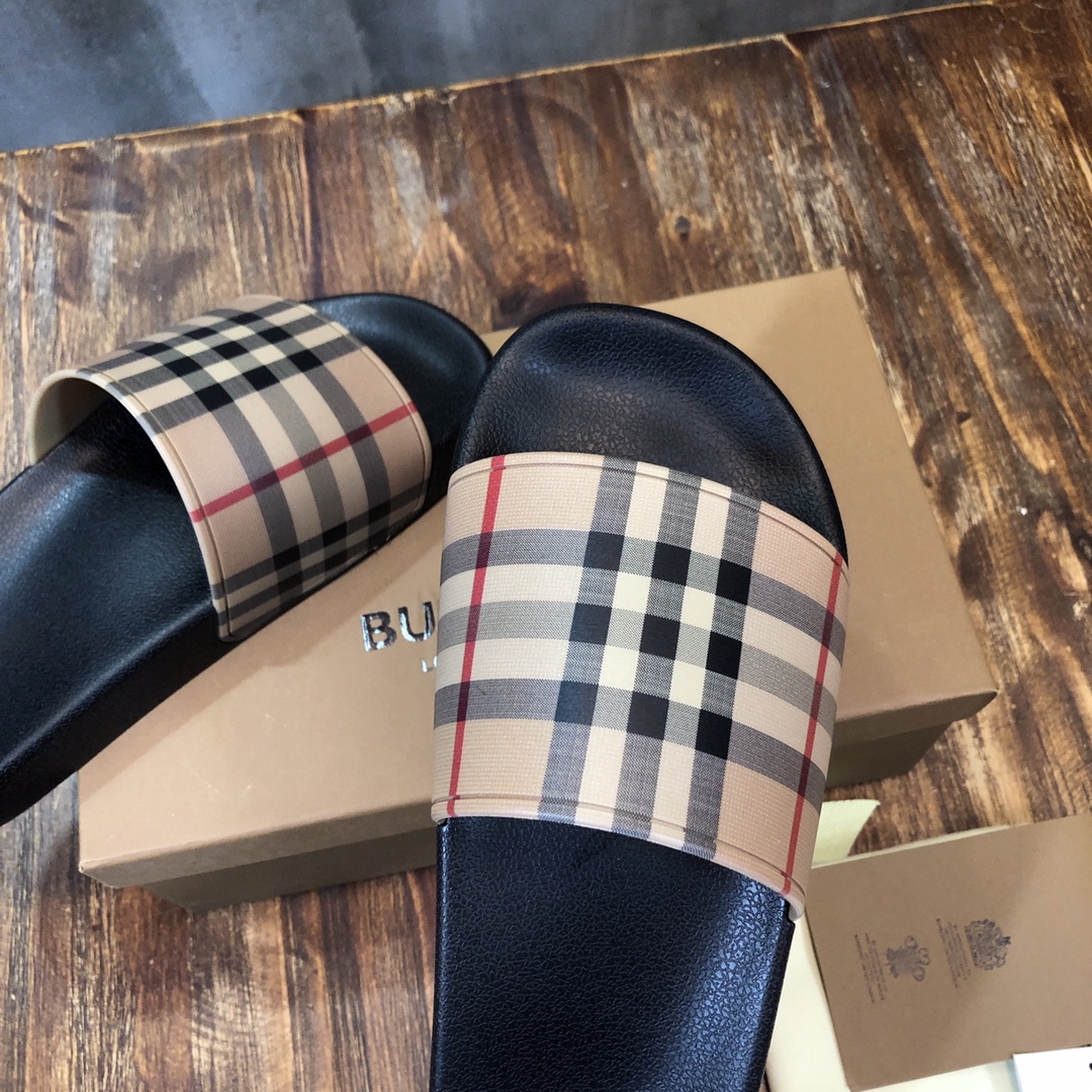 Burberry Slipper 2 - vstockx