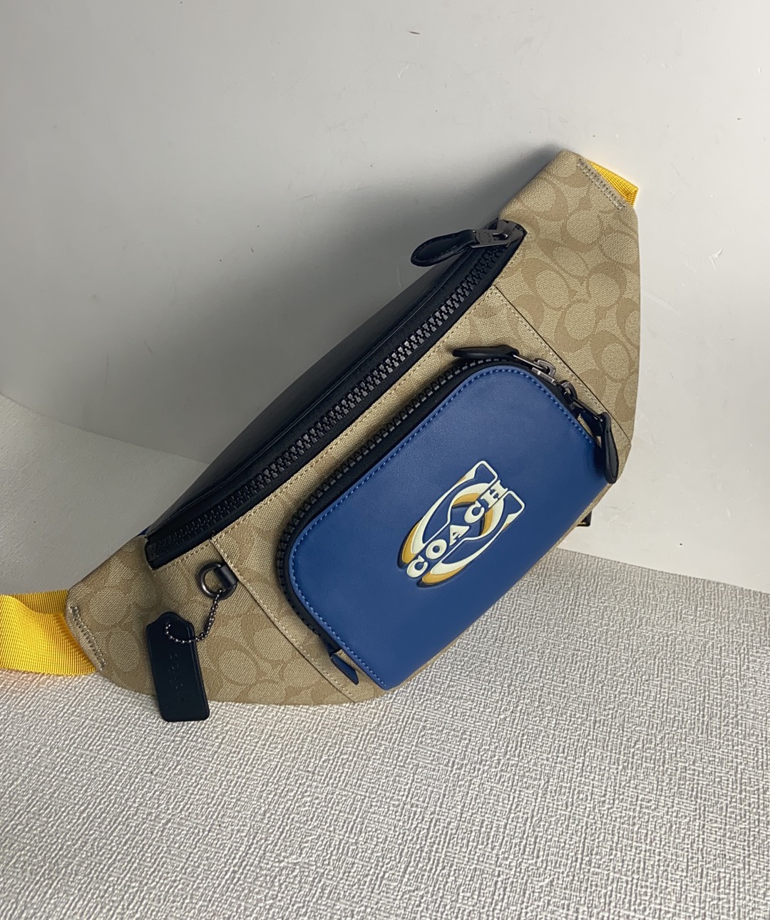 Handbags Coach cE552 size:30*12*4 - vstockx