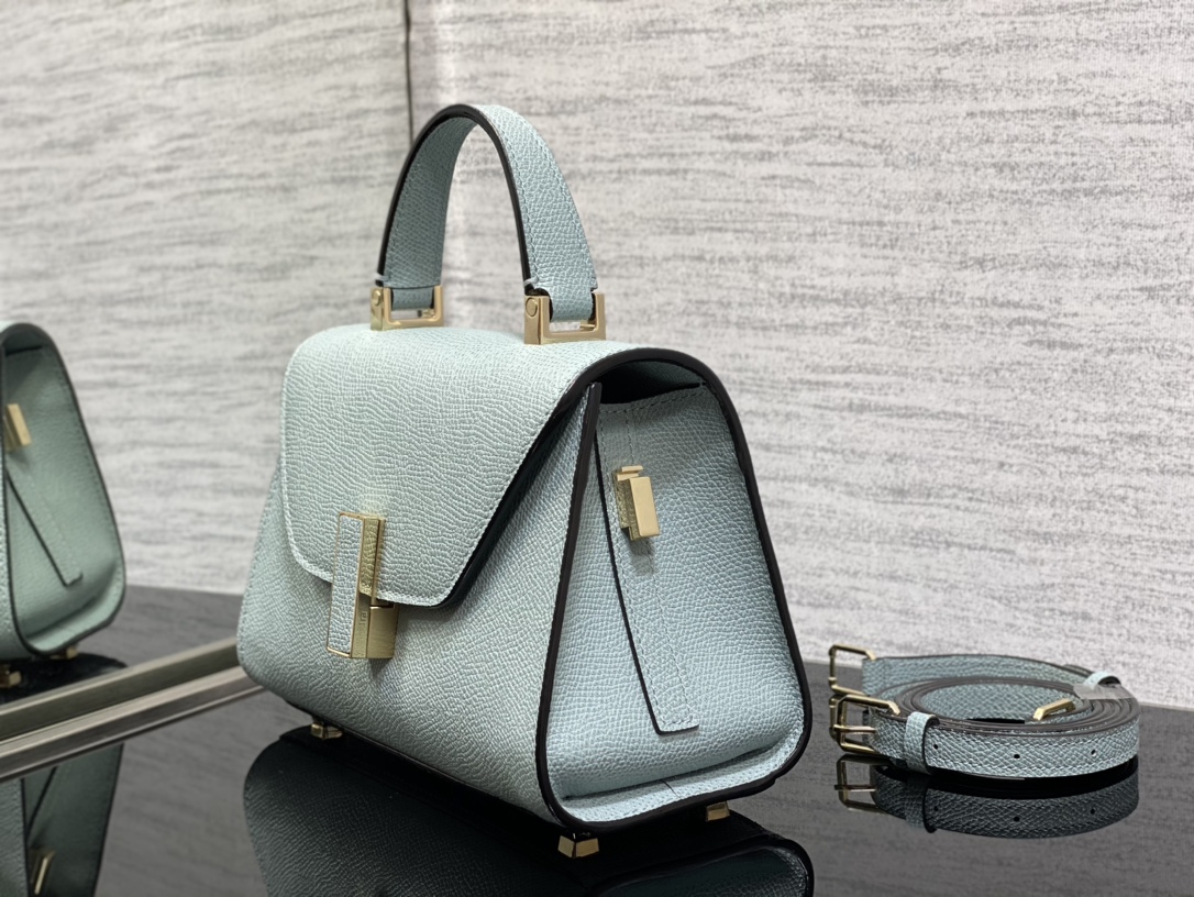 Handbag VALEXTRA size '**' - vstockx