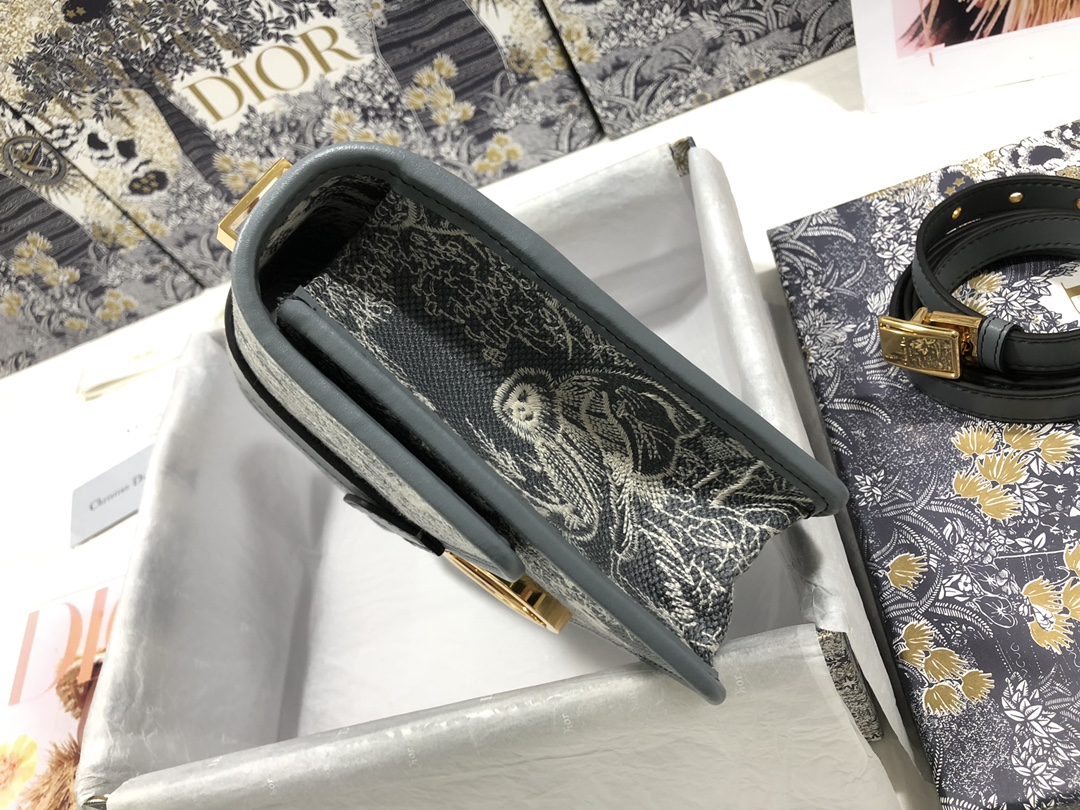 Handbag Dior M9203 size 24 x 17 x 8 cm - vstockx