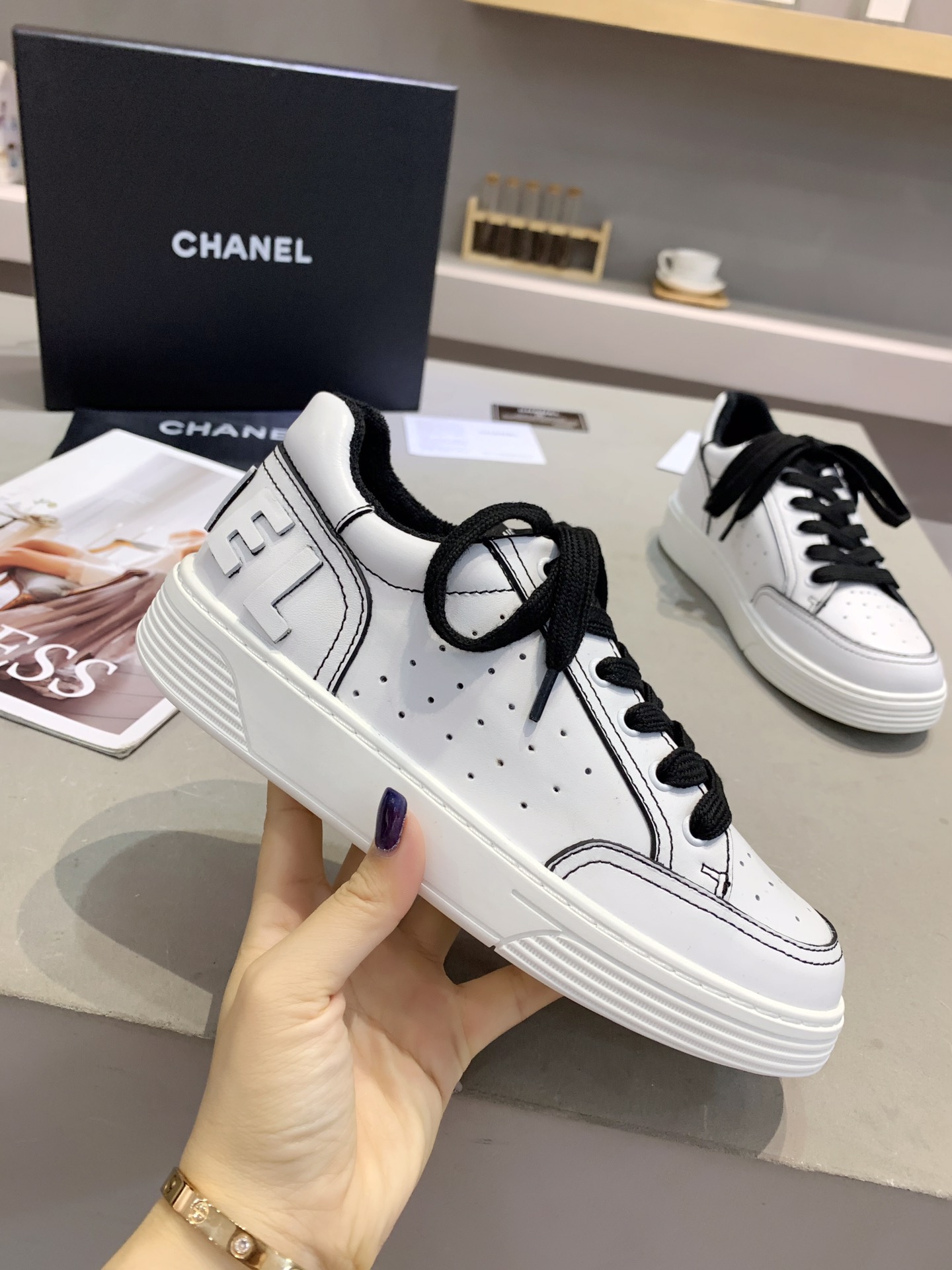 Chanel Low Top Sneaker 52 - vstockx
