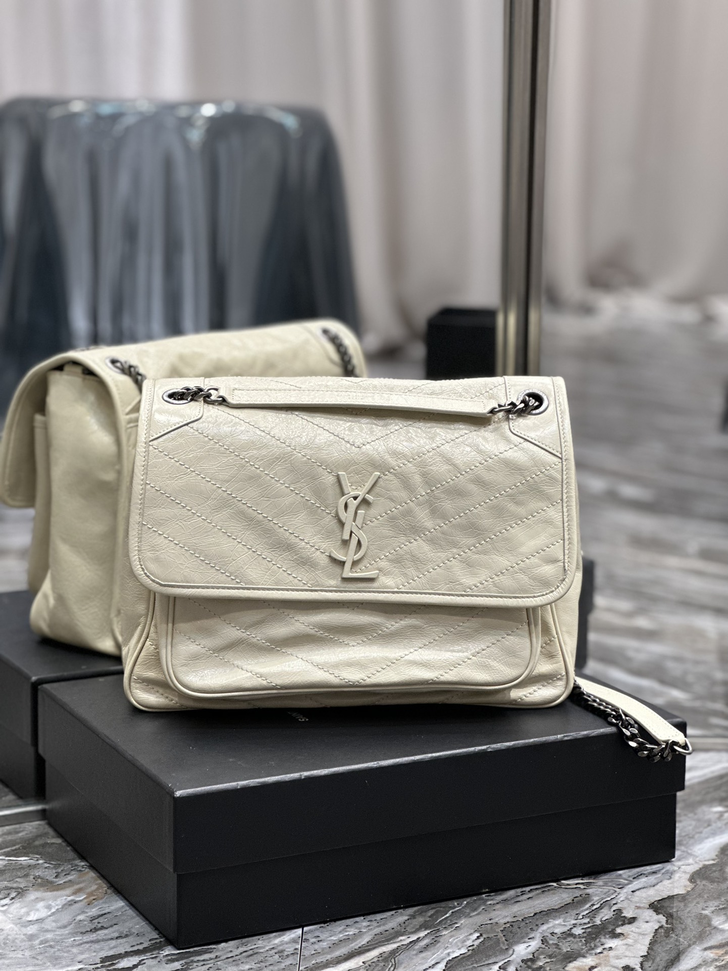 Handbags SAINT LAURENT 498830 size 32x23x9 CM - vstockx