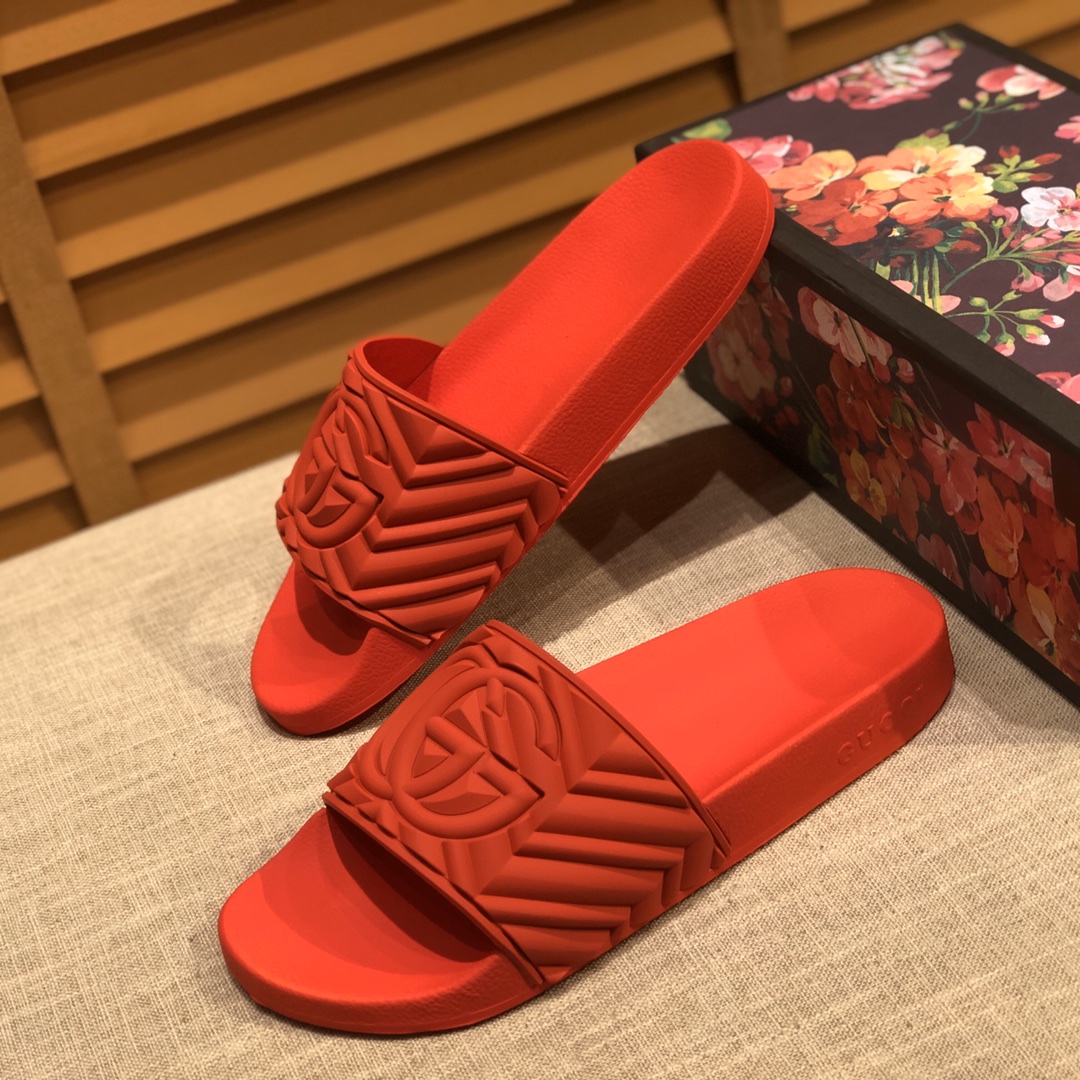 Gucci Slippers 52 - vstockx
