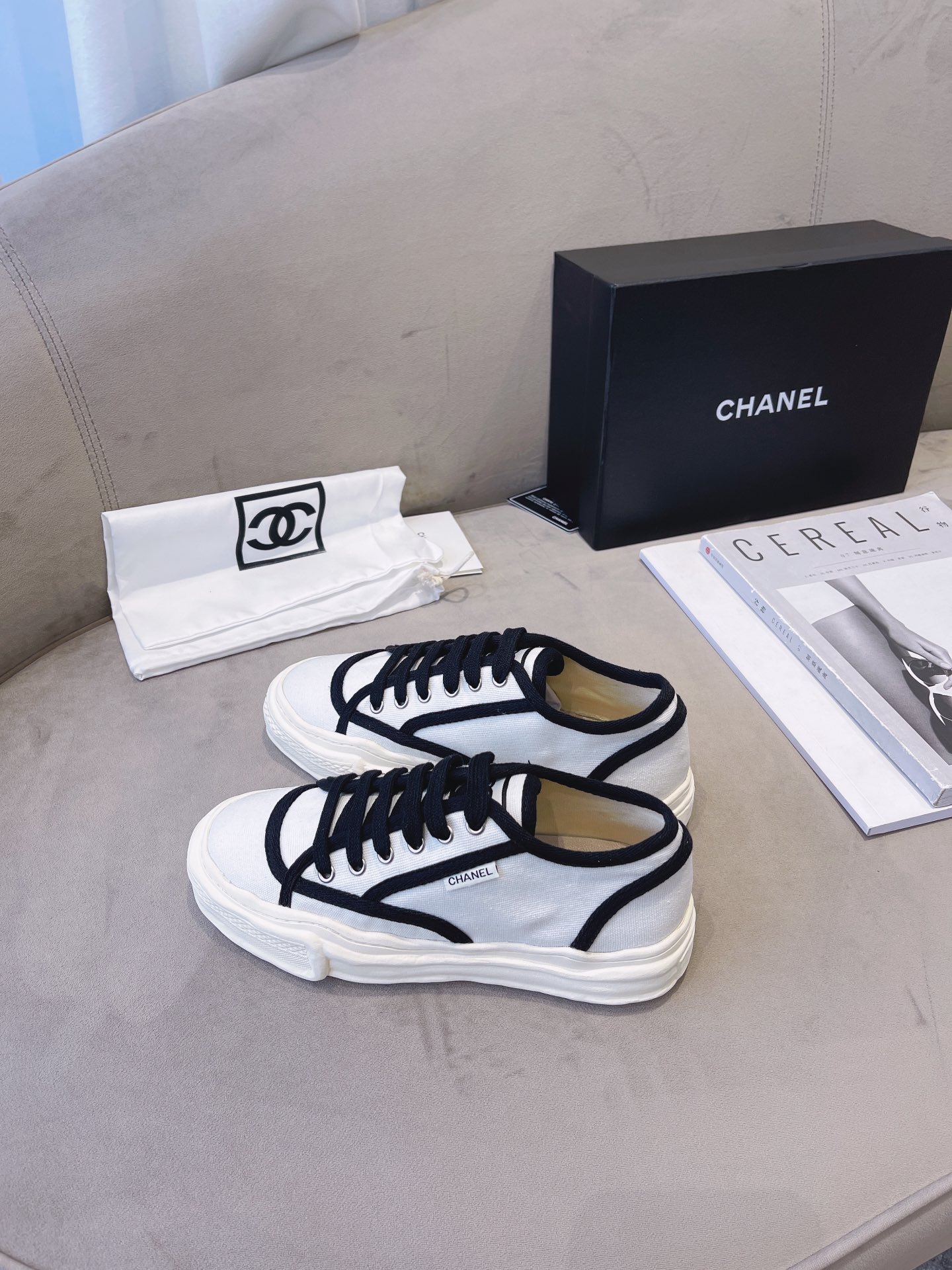 Chanel Flat canvas Sneaker 11 - vstockx