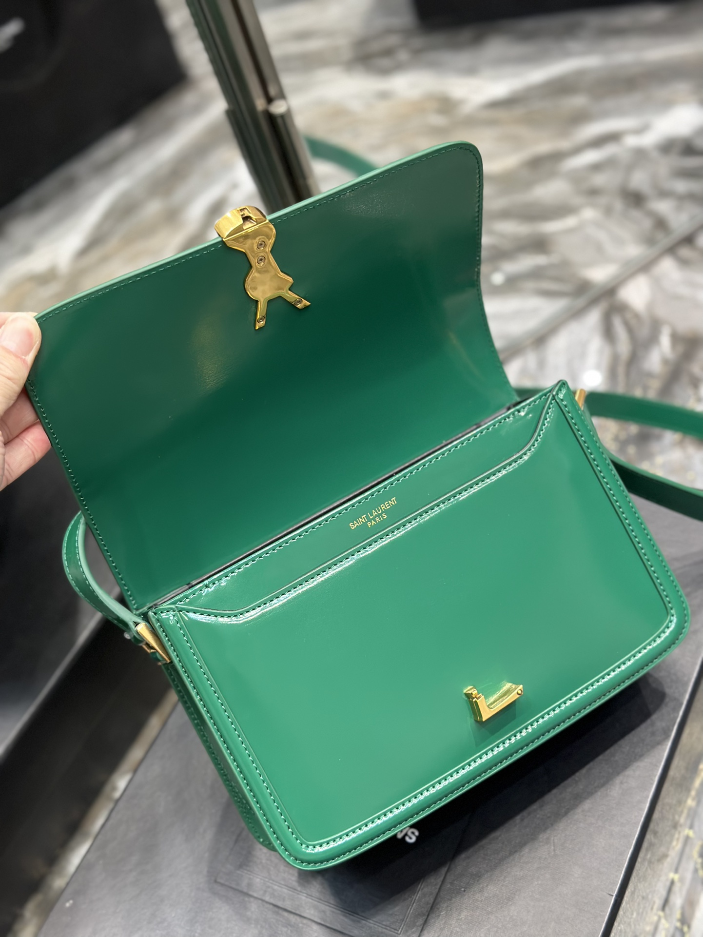 Handbags SAINT LAURENT 634305 size 23x16x6 cm - vstockx