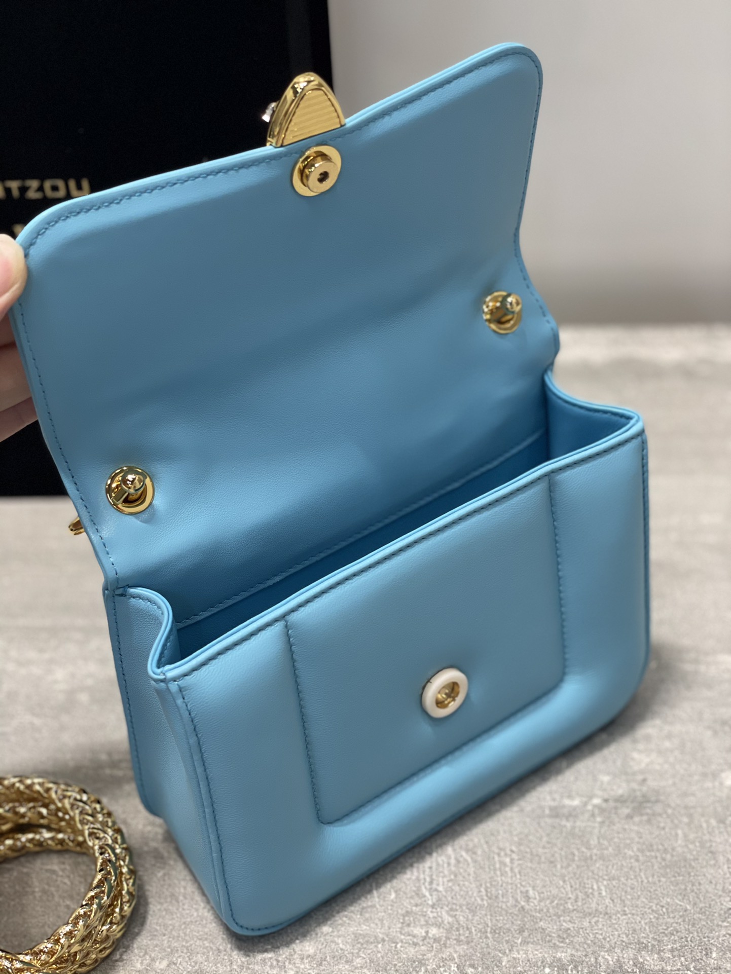 Handbags Bvlgari 291071 size:19.2*15*6 cm - vstockx