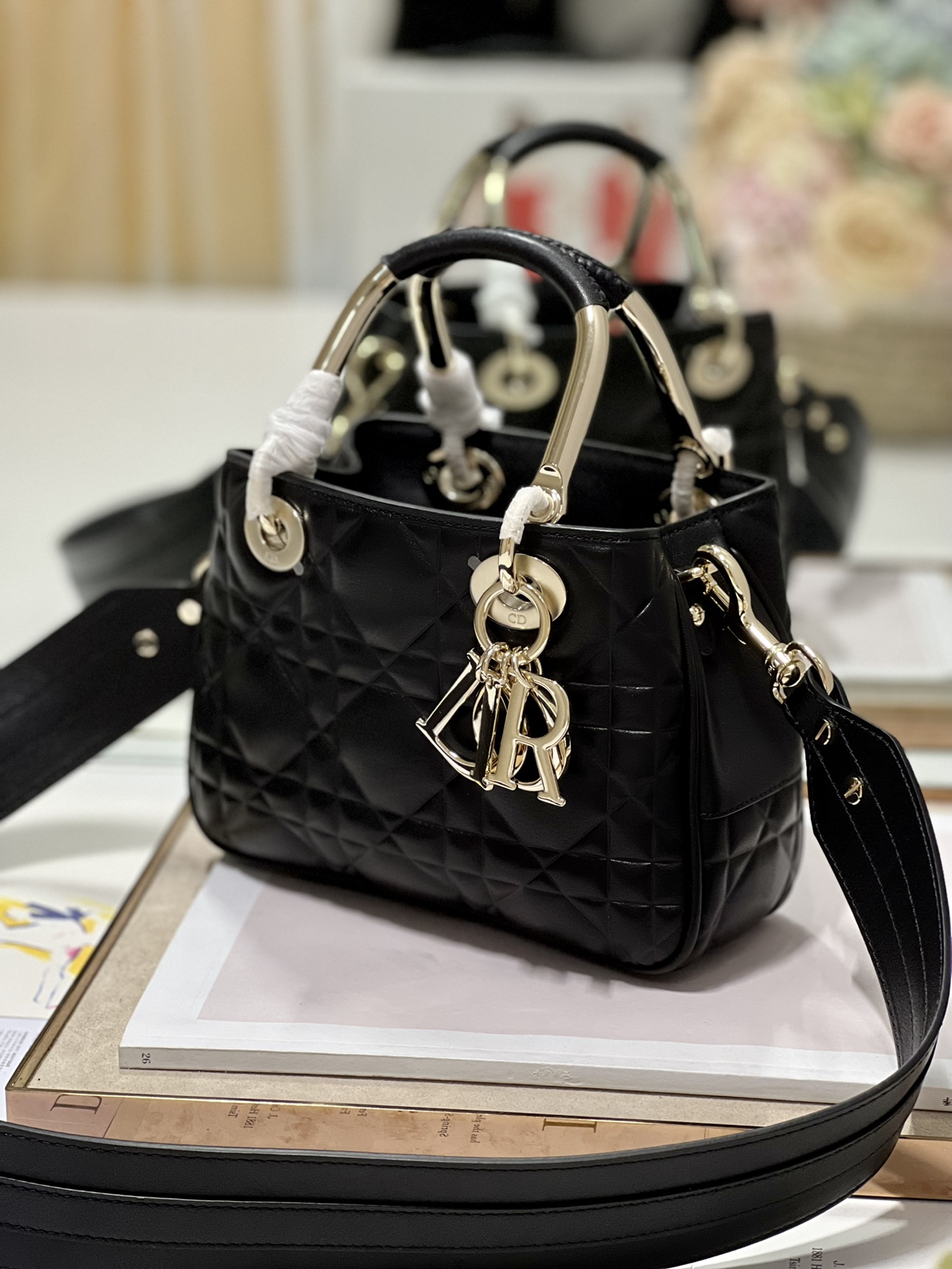 Handbag Dior 1202 size 23  26  8 cm - vstockx