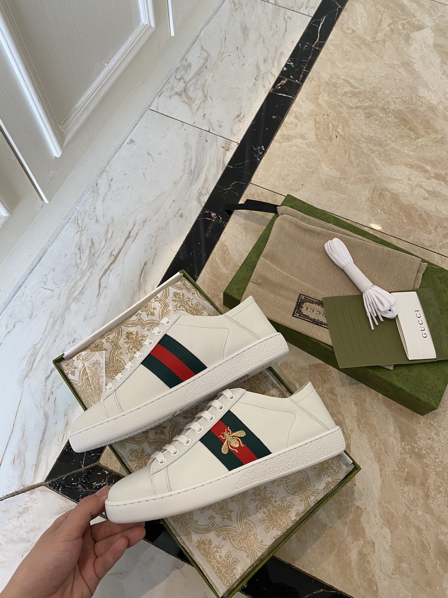 Gucci Women's Ace sneaker with bee sneaker 4 - vstockx