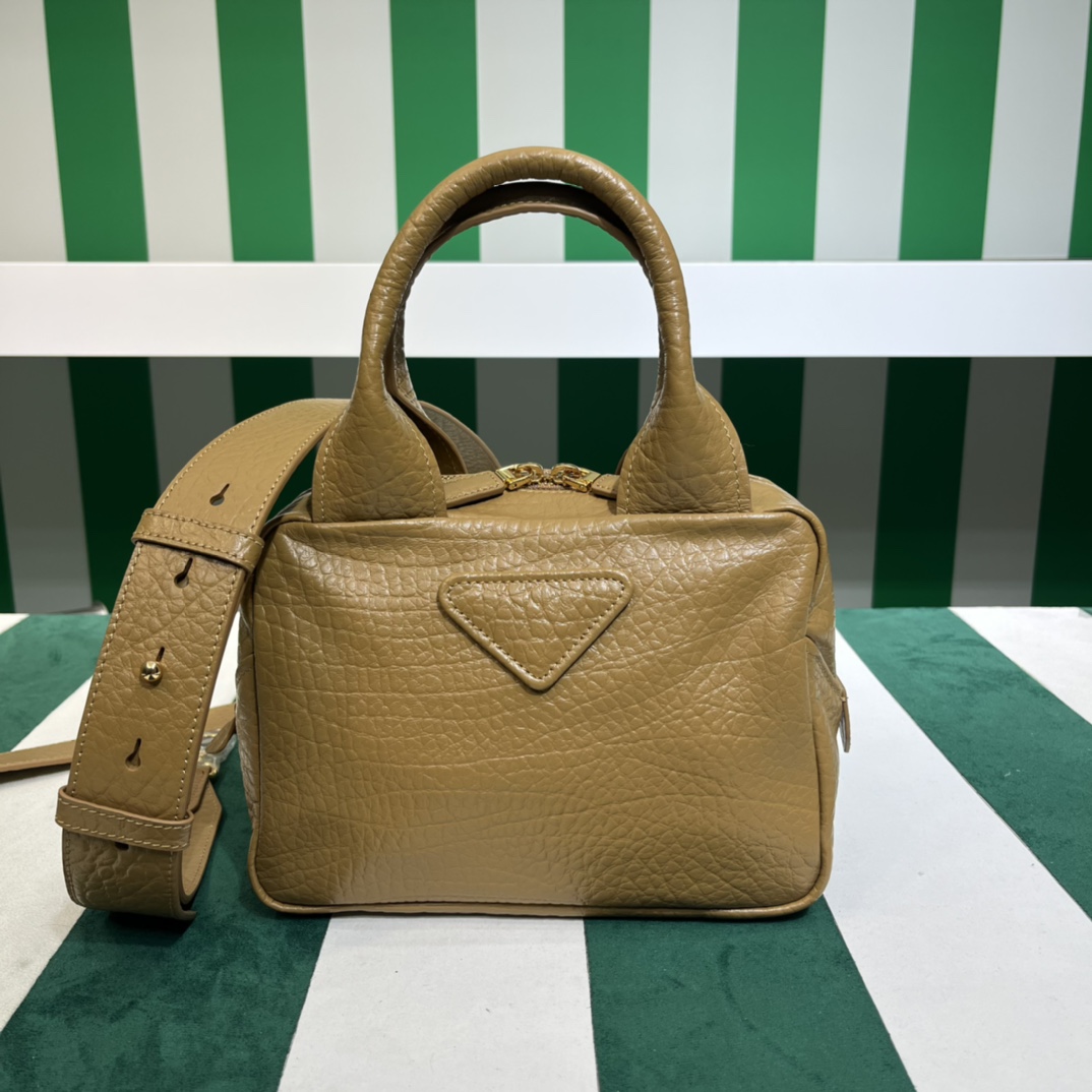 Handbags Prada 1BB081 size:22.5×10.5×16.5 cm - vstockx
