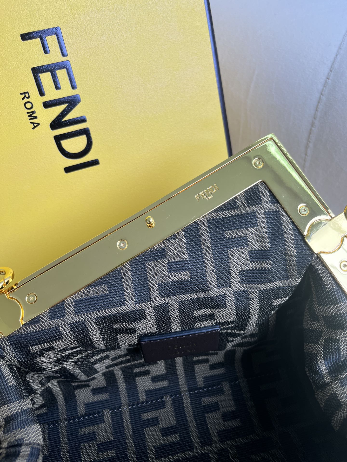 handbags FENDI 2218 size:18*26*9.5cm - vstockx