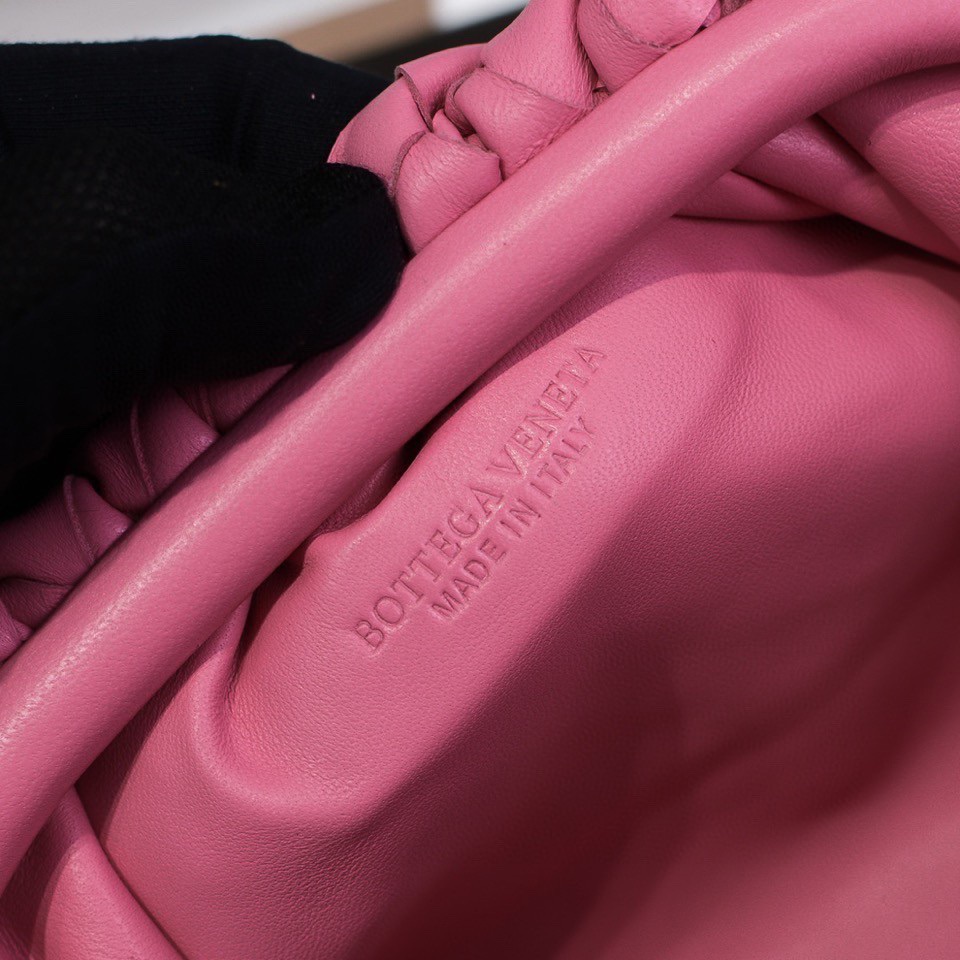 handbags Bottega Veneta The pouch size:23*13*8 - vstockx