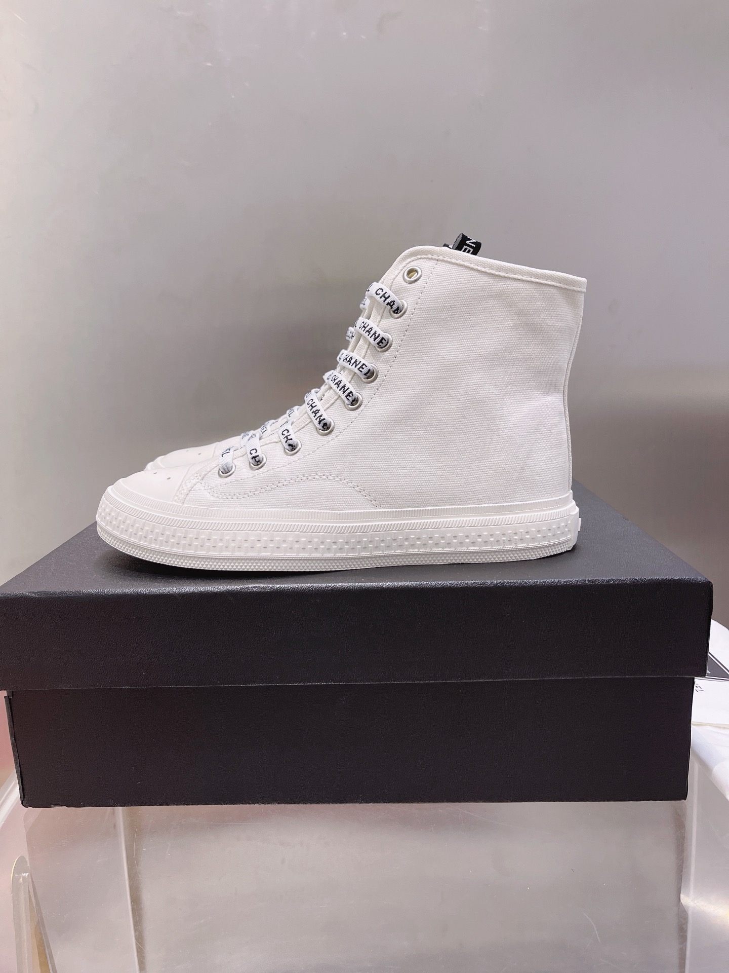 Chanel Flat canvas Sneaker 6 - vstockx