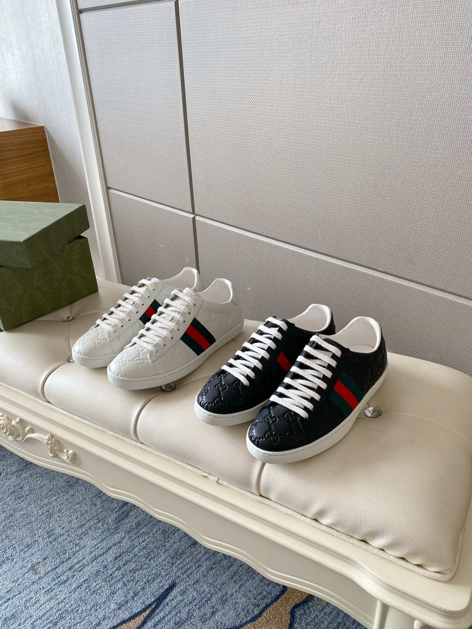 Gucci Women's Ace sneaker with bee sneaker 4 - vstockx