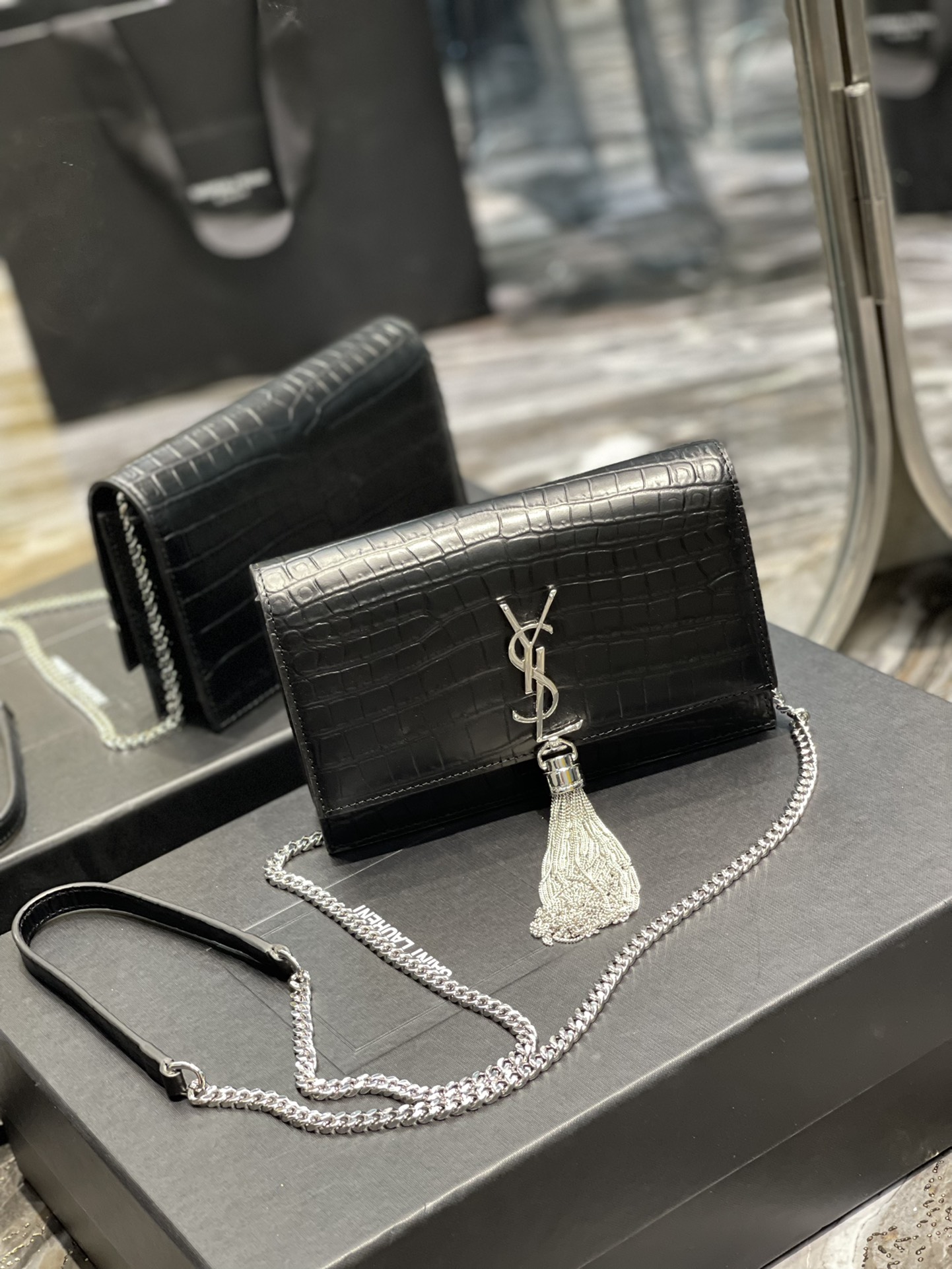 Handbags SAINT LAURENT 452159 size 19x12.5x4 cm - vstockx