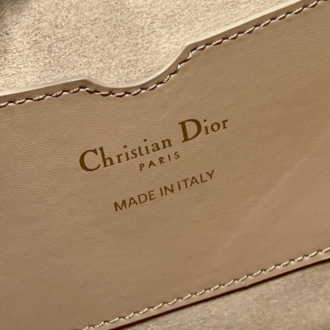 Handbag Dior 9260 size 22.5  12.5  6.5 cm - vstockx
