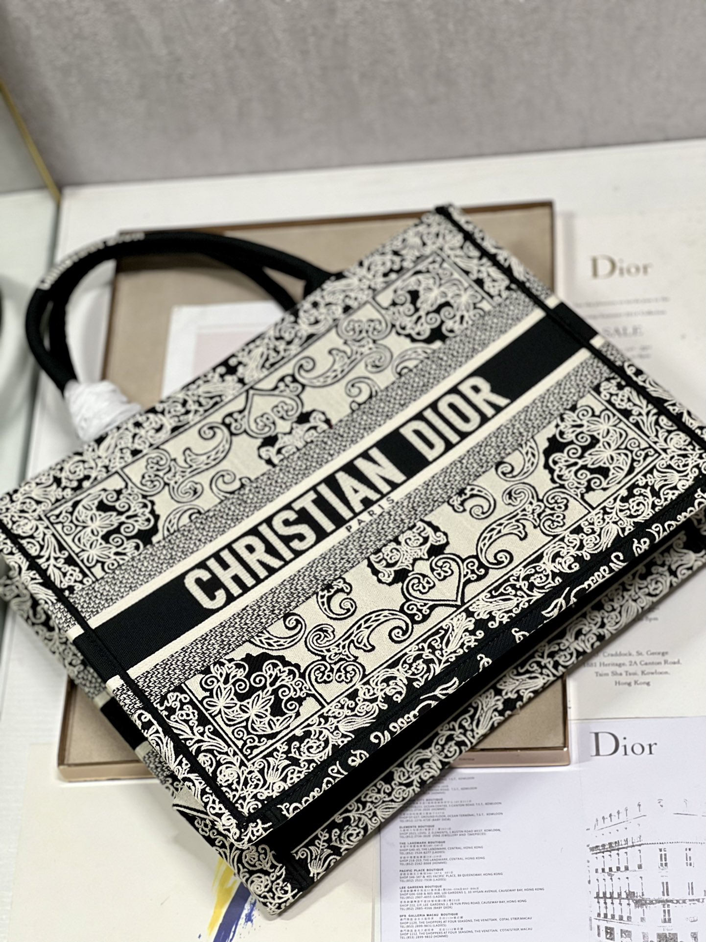 Handbag Dior 1286 size 36  28 cm - vstockx