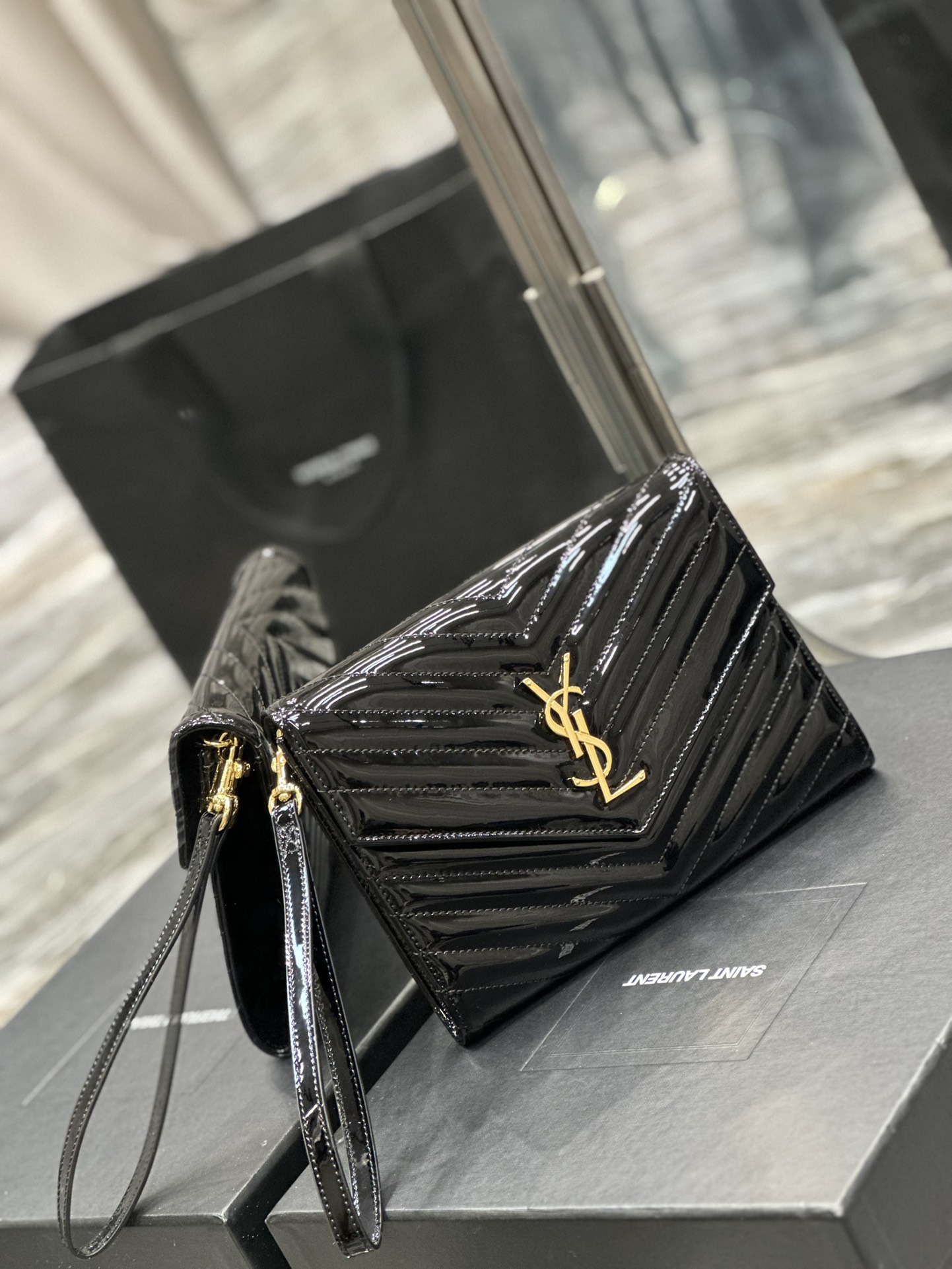 Handbags SAINT LAURENT 617662 size 21  6  3 cm - vstockx