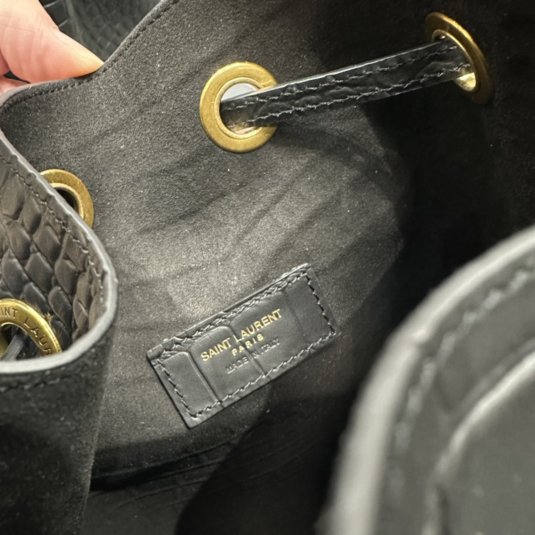 Handbags SAINT LAURENT 697941 size 44  33  2.5 cm - vstockx