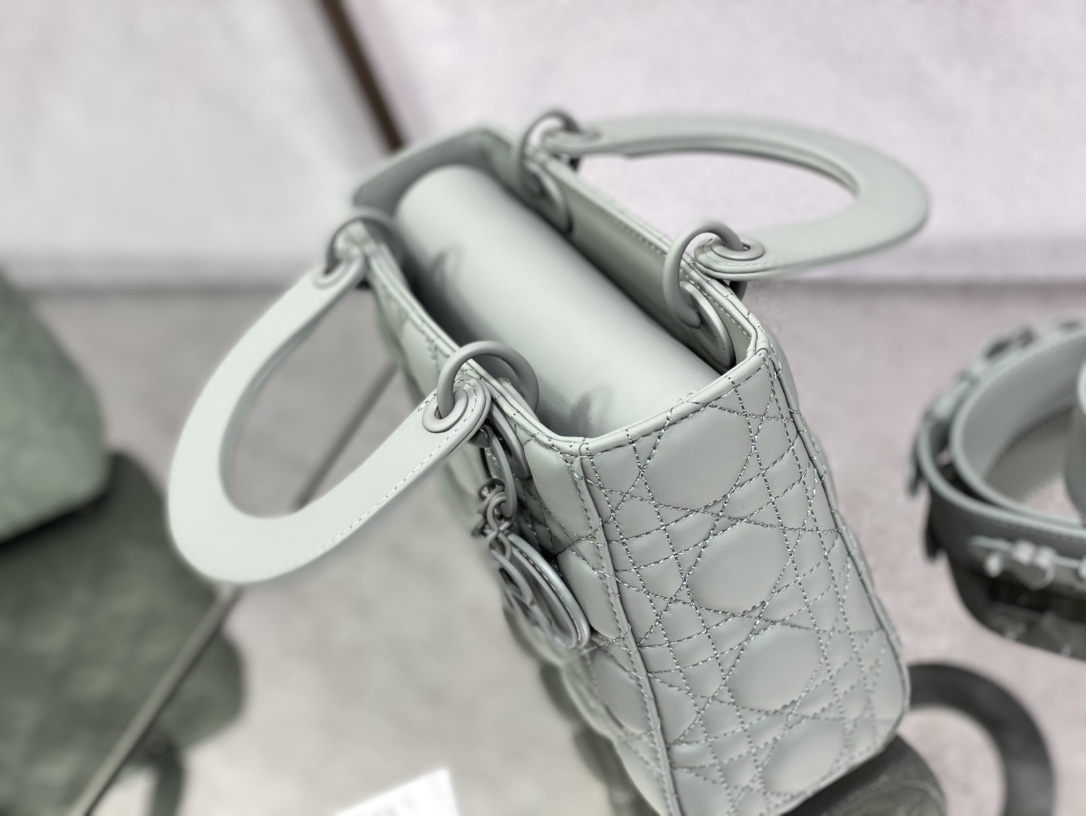 Handbag Dior size 20 cm - vstockx