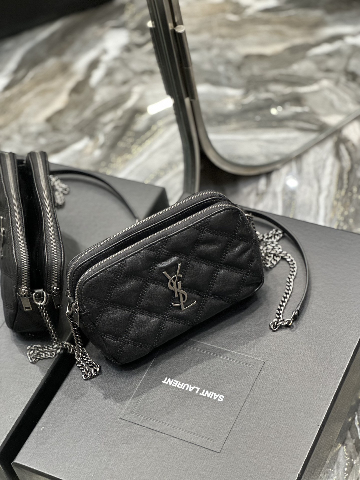 Handbags SAINT LAURENT 698567 size 19x11x5 cm - vstockx