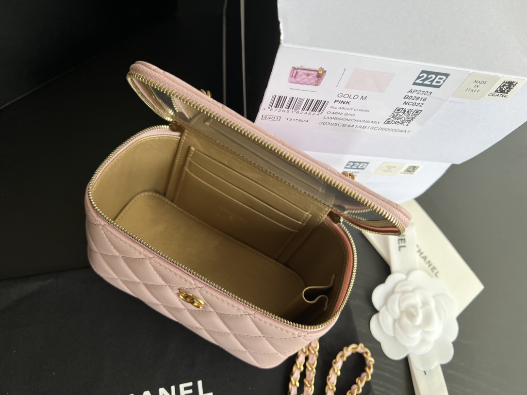 Handbag Chanel AP2303 size 17cmx9.5cmx8 cm - vstockx