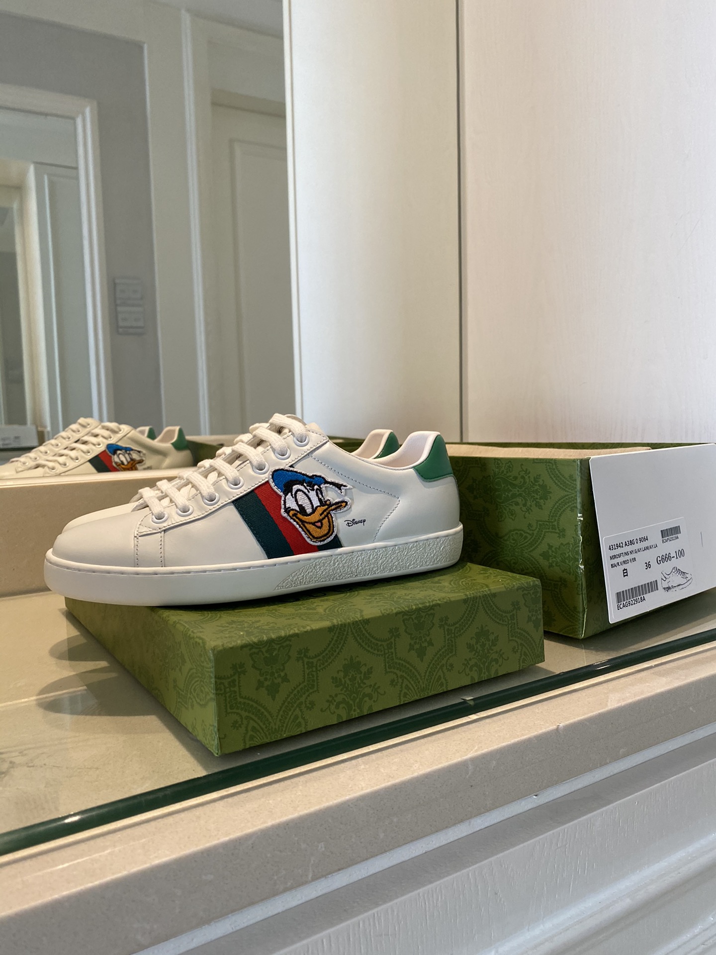 Gucci Women's Ace sneaker with bee sneaker 4 - vstockx