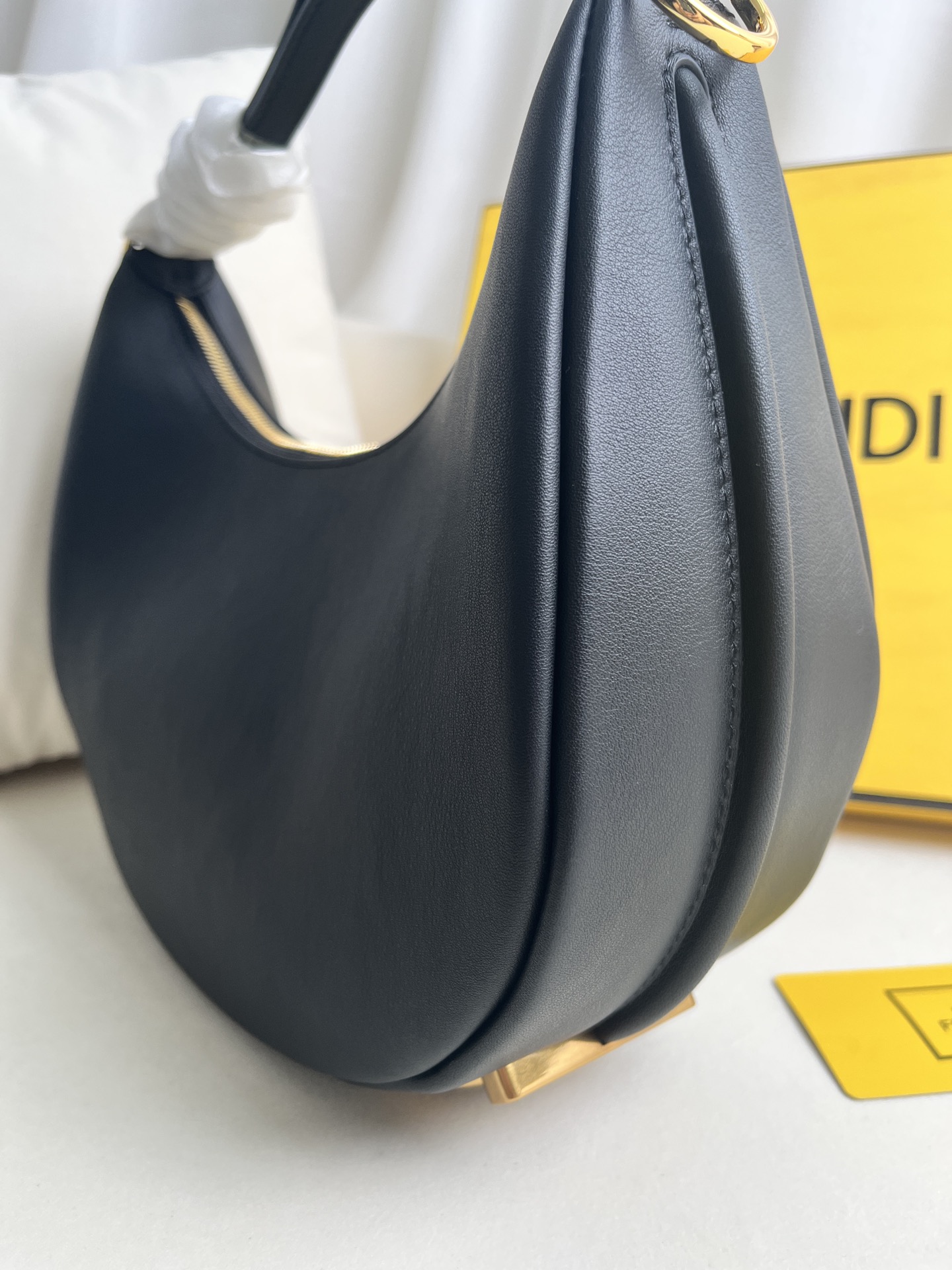 handbags FENDI 205 size:29*24.5*10cm - vstockx