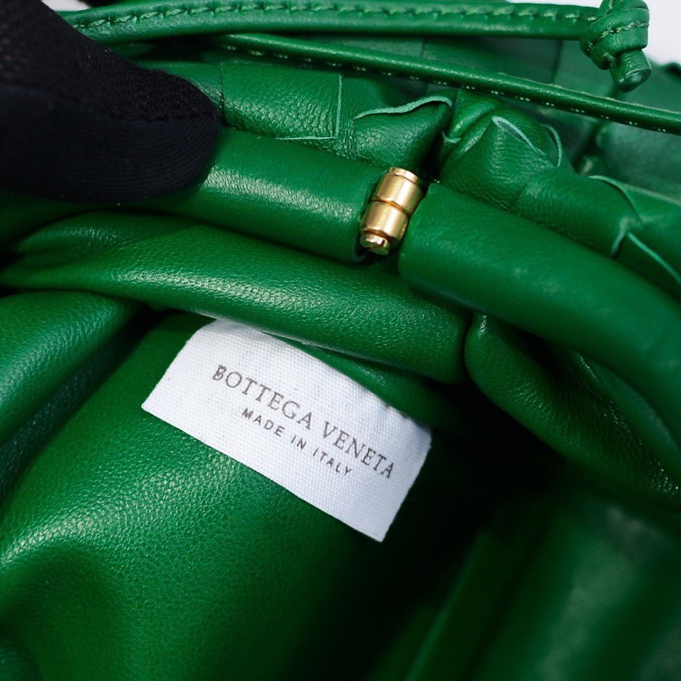 handbags Bottega Veneta The pouch size:23*13*8 - vstockx