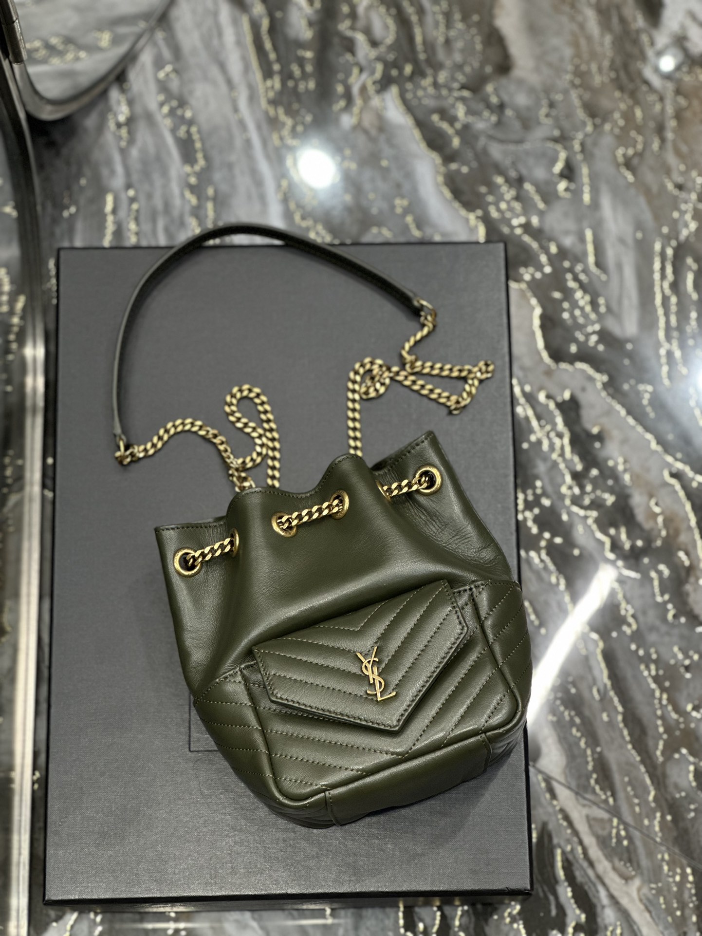 Handbags SAINT LAURENT 631052 size 19x13x13 cm - vstockx