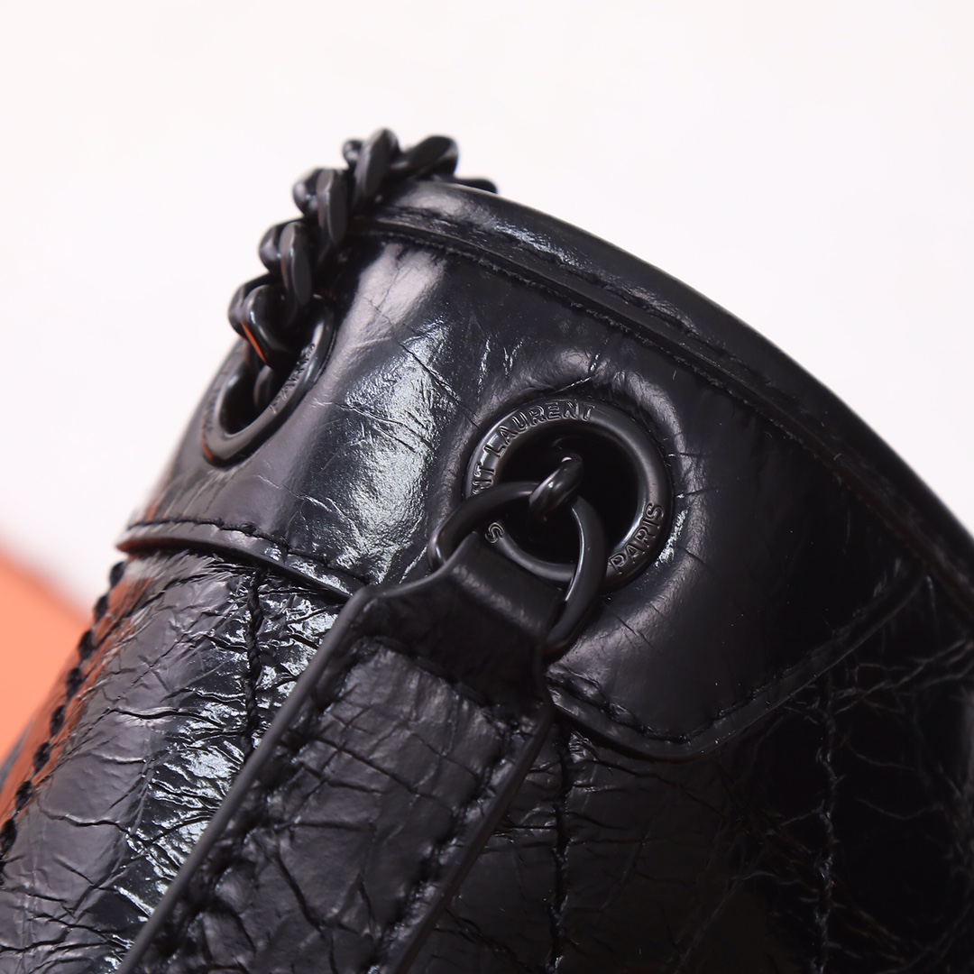 Handbags SAINT LAURENT 533037 size 22x16.5x12 cm - vstockx