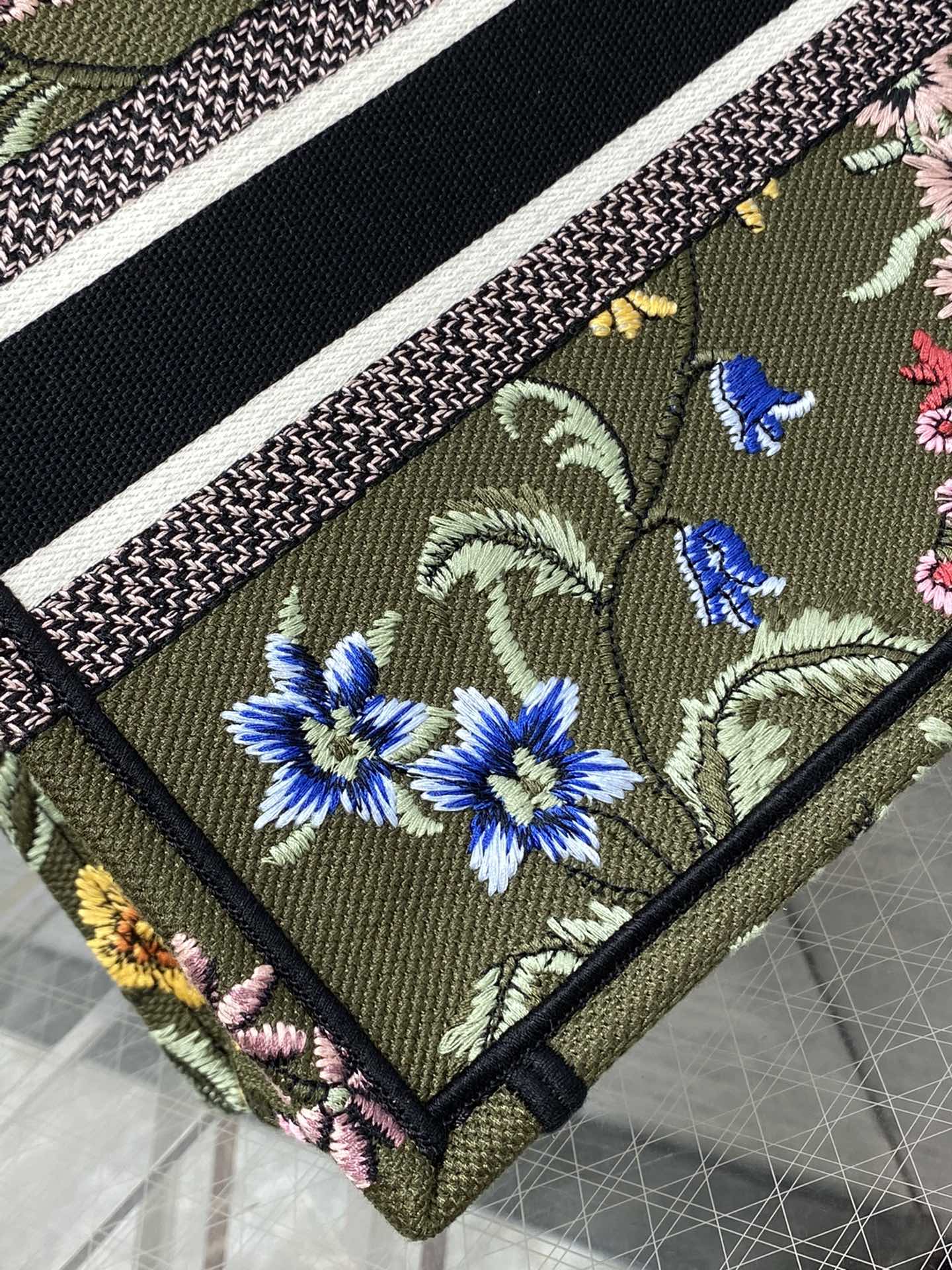 Handbag Dior size 26*8*22 cm - vstockx